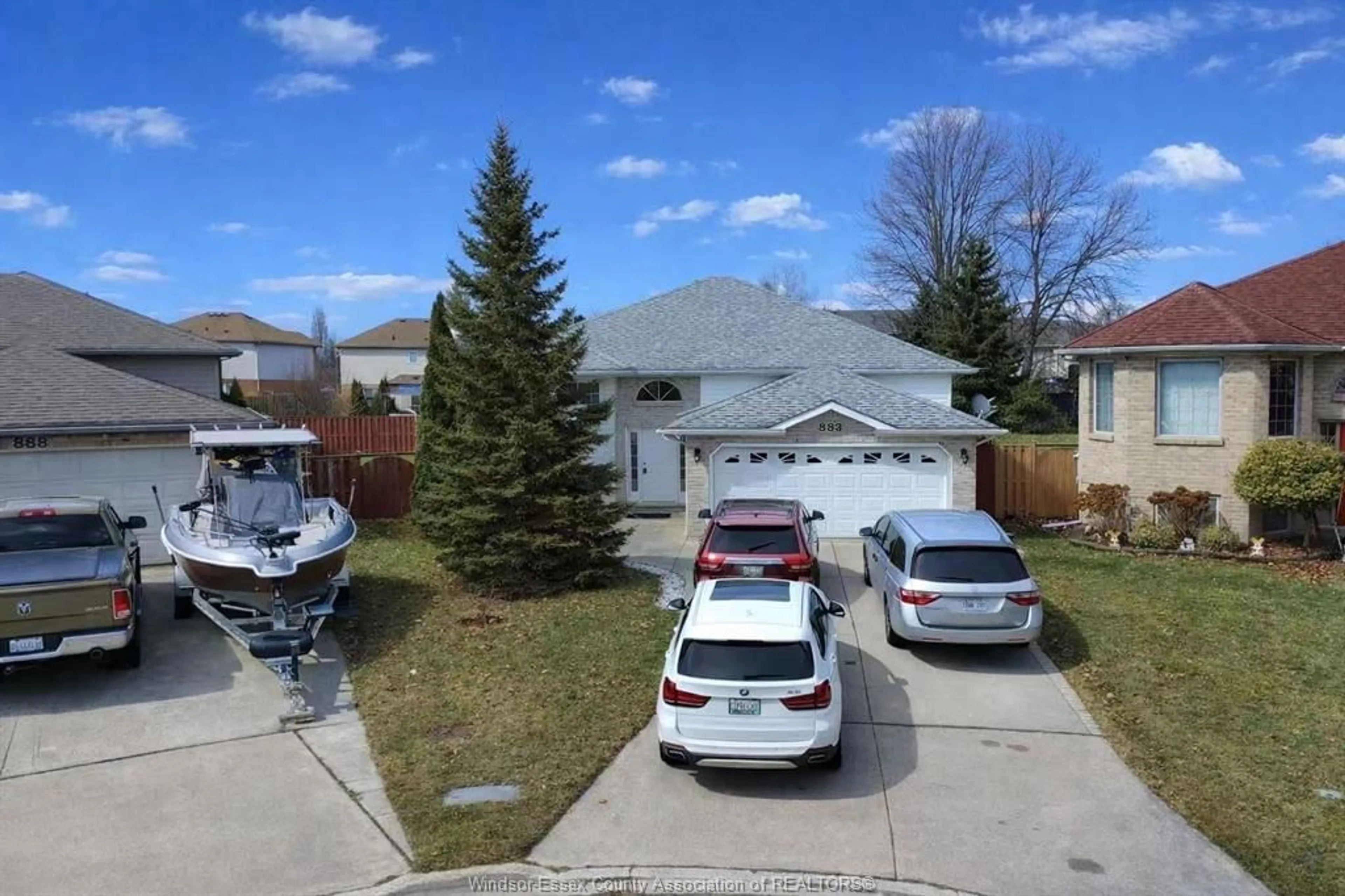A pic from outside/outdoor area/front of a property/back of a property/a pic from drone, street for 883 DYNASTY, Windsor Ontario N9G 2V8