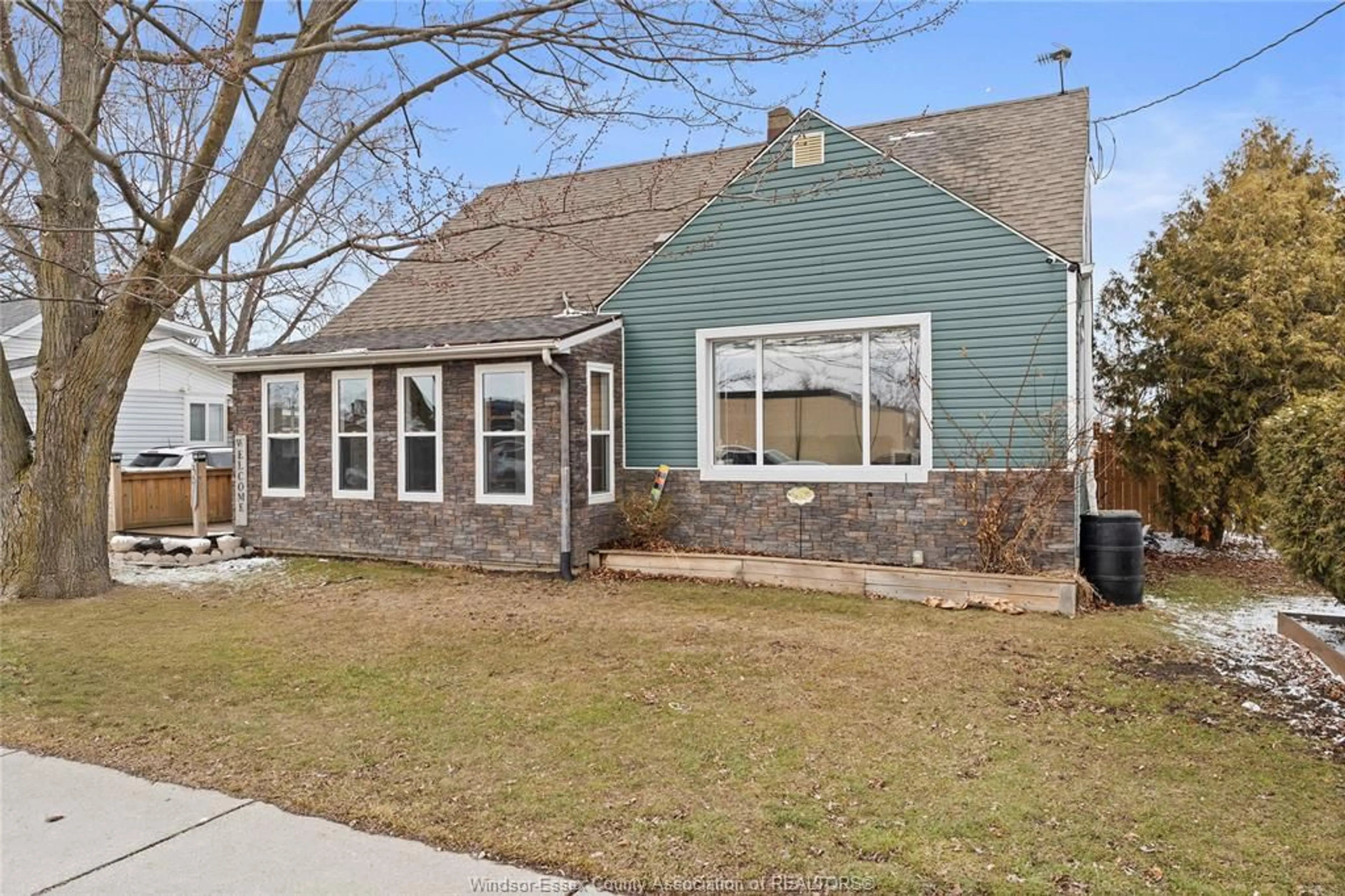 Home with vinyl exterior material, street for 391 LAVOIE St, Belle River Ontario N0R 1A0