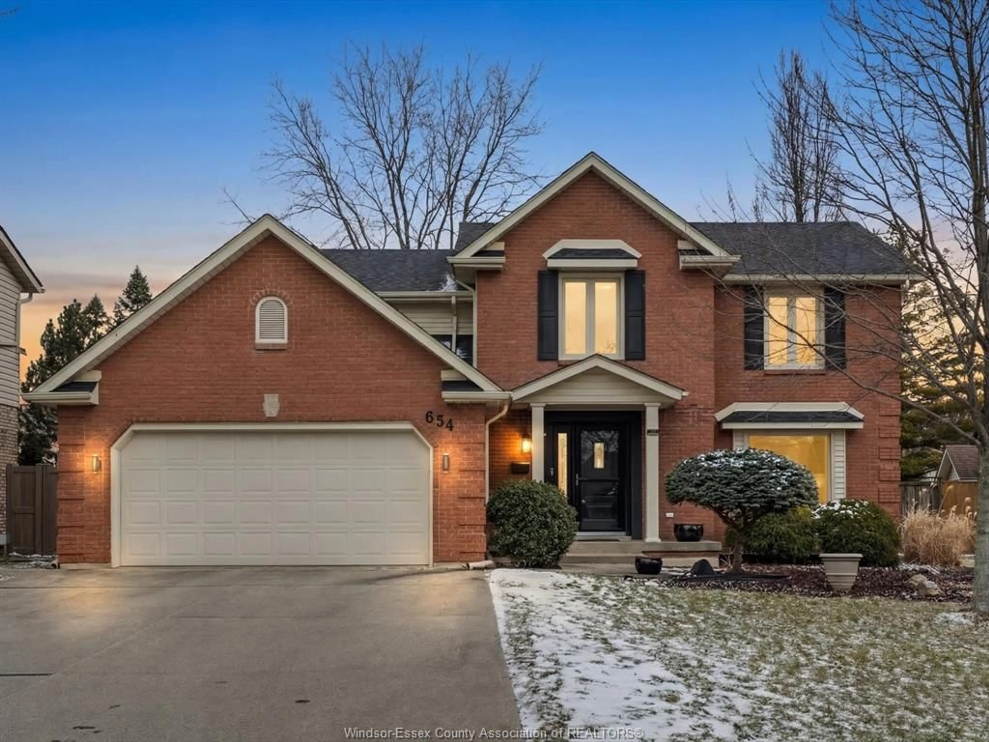 Home with brick exterior material, street for 654 Primrose Pl, St. Clair Beach Ontario N8N 4C8