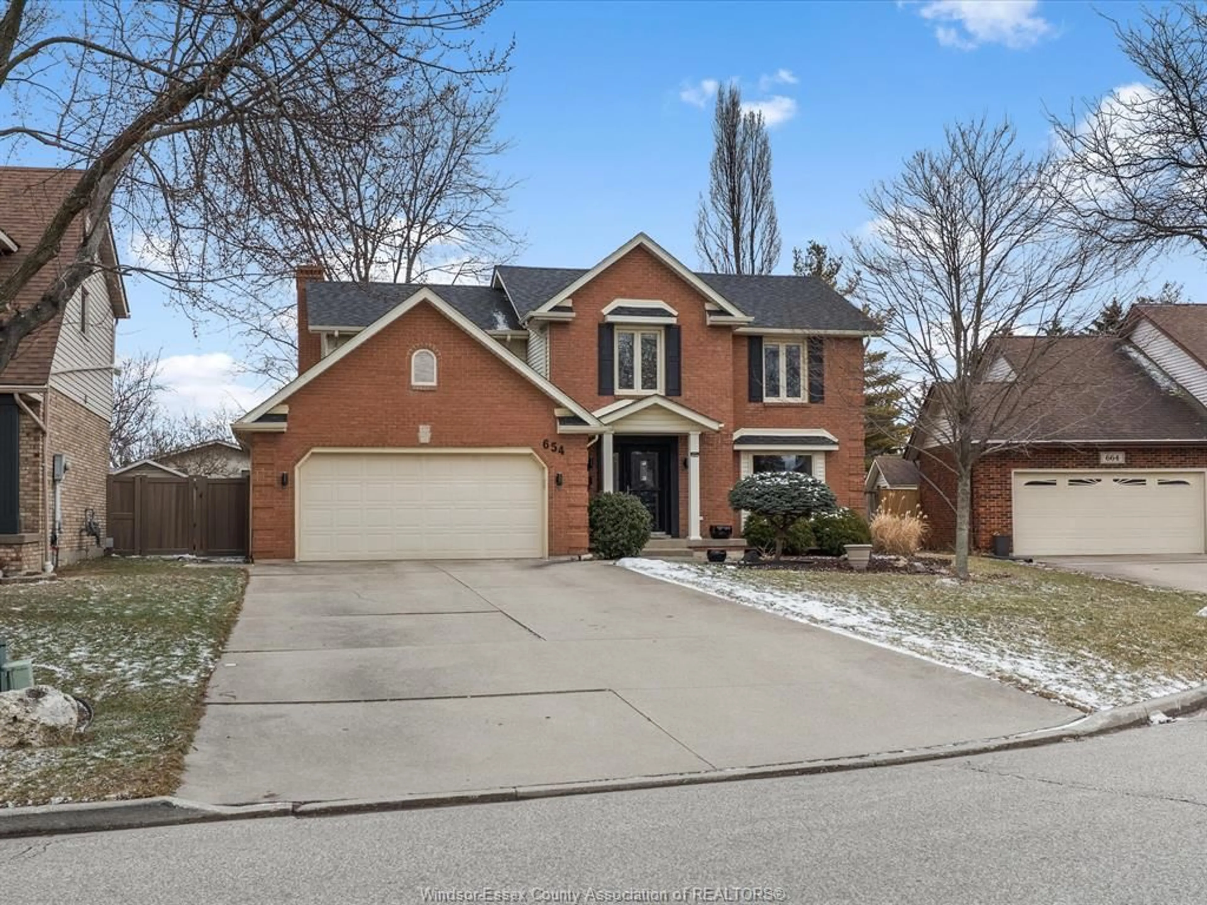 Home with brick exterior material, street for 654 Primrose Pl, St. Clair Beach Ontario N8N 4C8