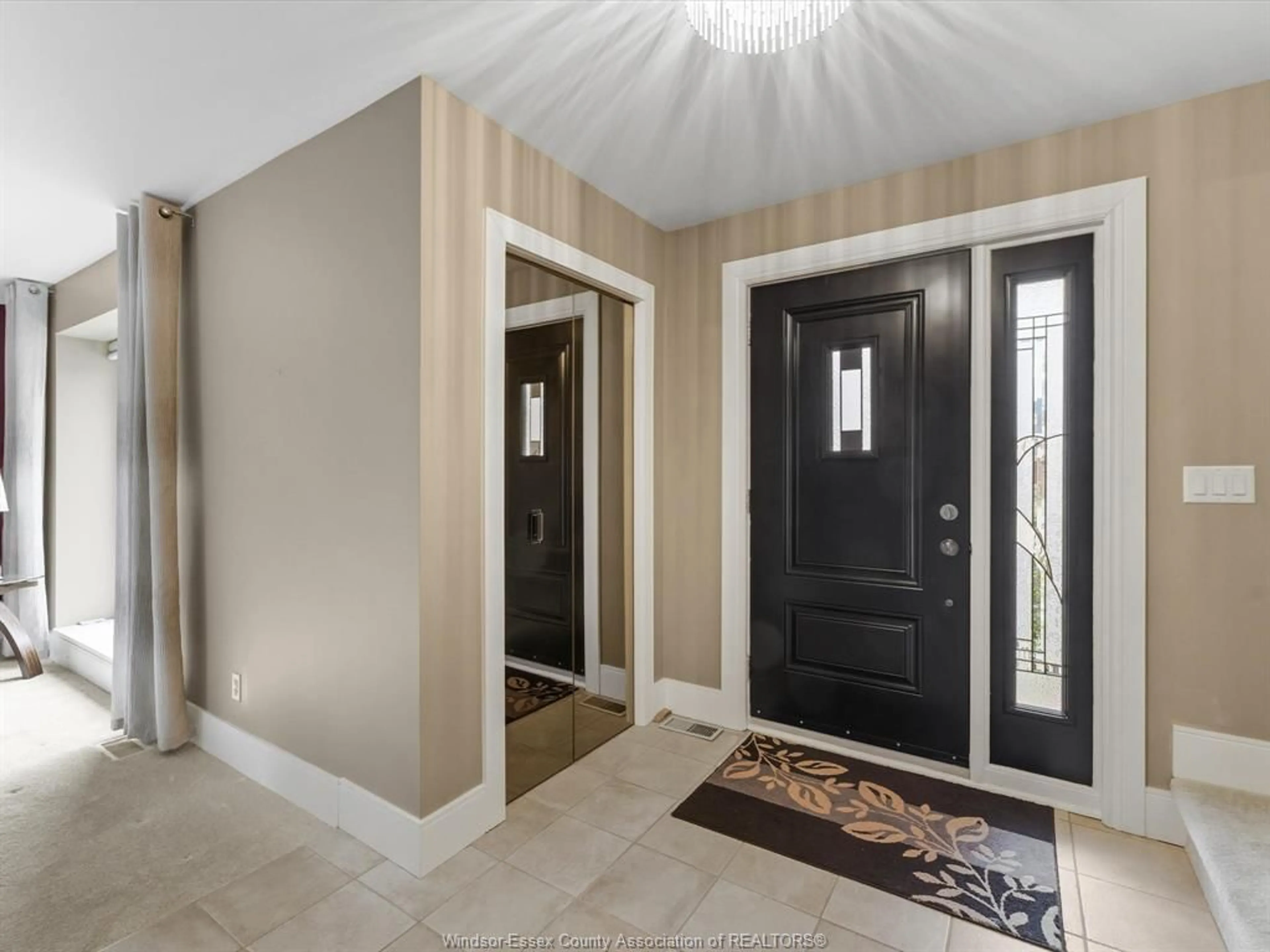 Indoor entryway for 654 Primrose Pl, St. Clair Beach Ontario N8N 4C8
