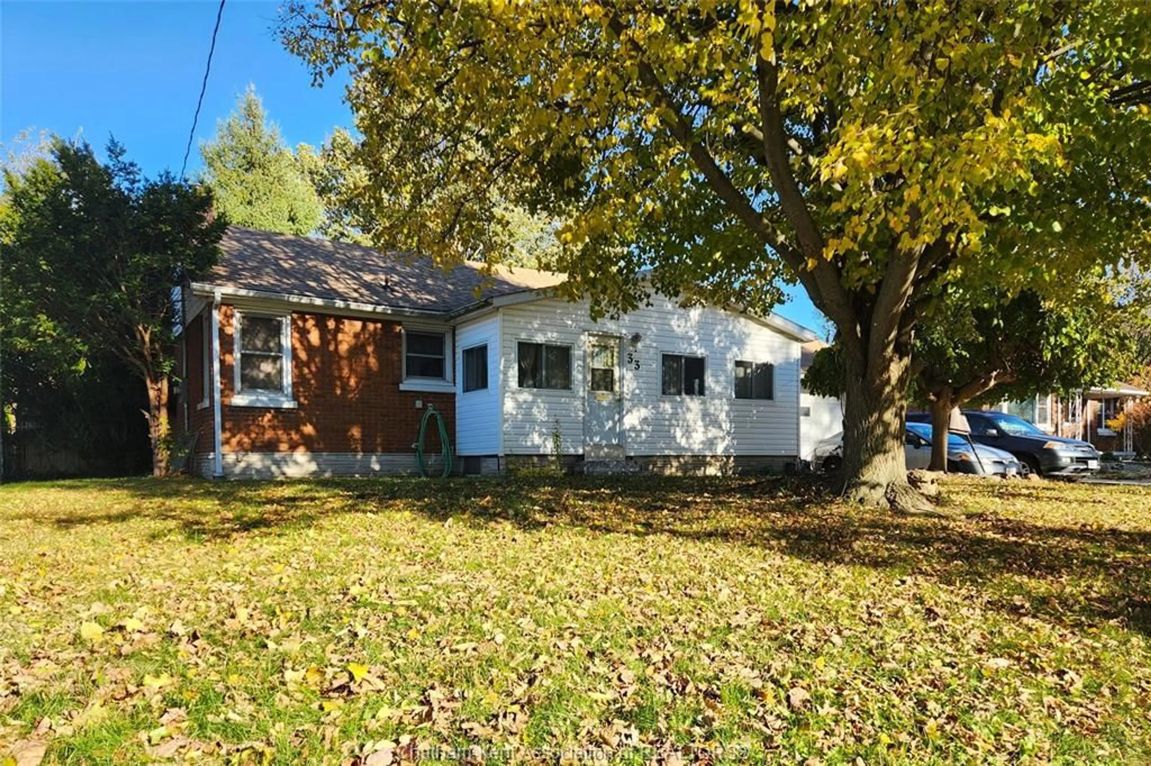 Unknown for 33 John St, Chatham Ontario N7M 5B5