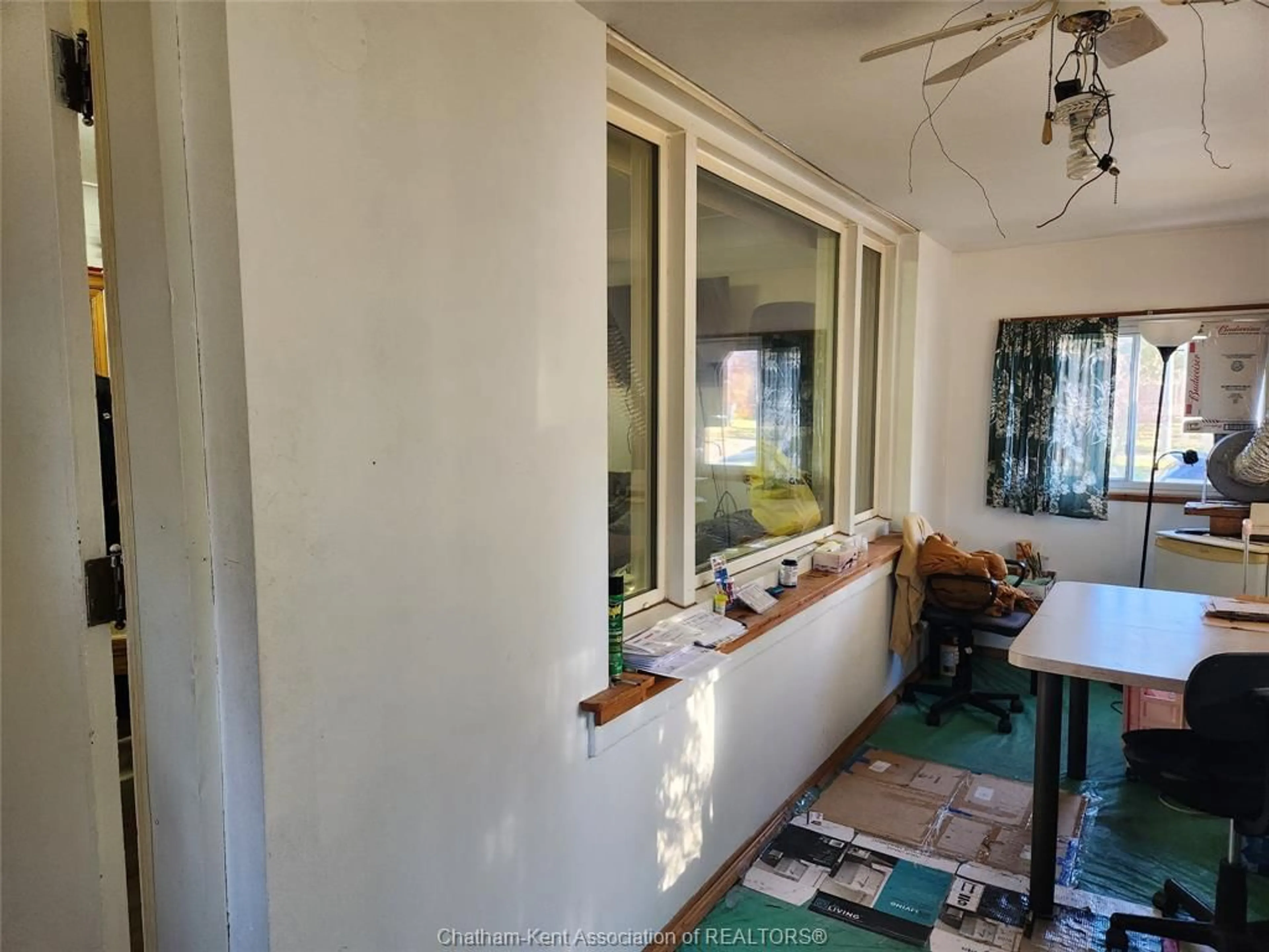 A pic of a room for 33 John St, Chatham Ontario N7M 5B5