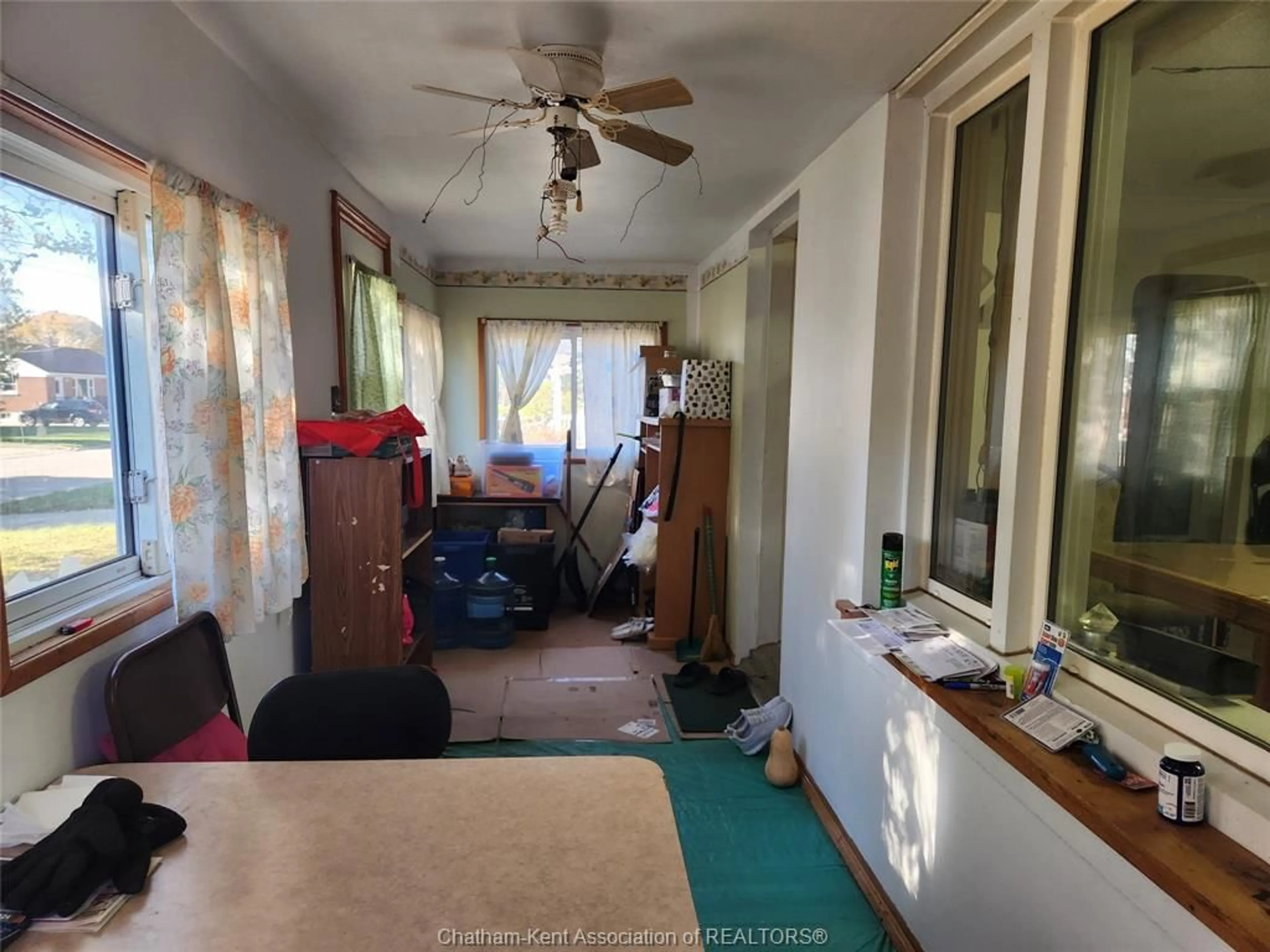 A pic of a room for 33 John St, Chatham Ontario N7M 5B5