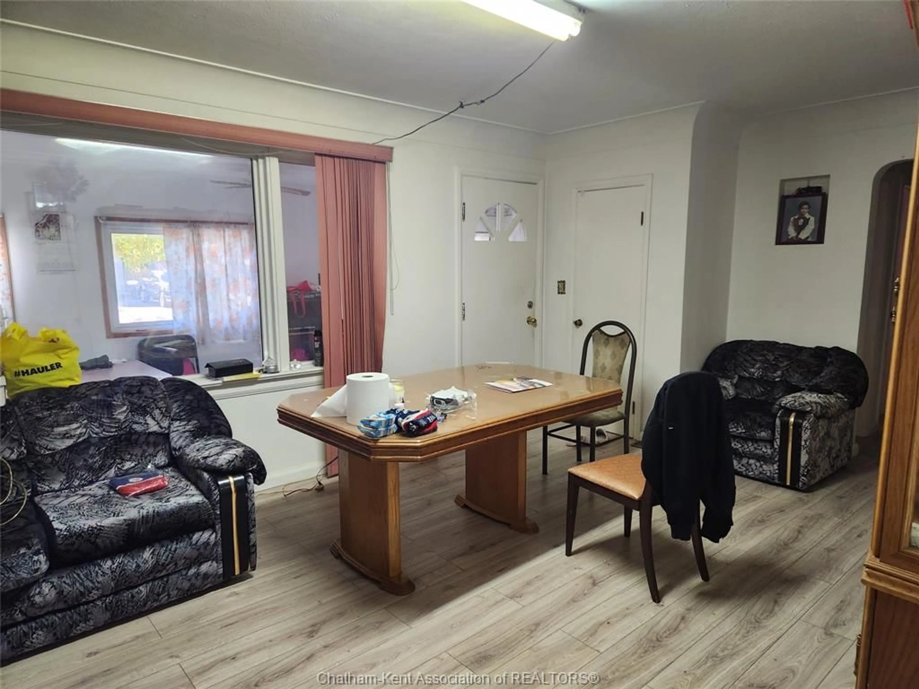 A pic of a room for 33 John St, Chatham Ontario N7M 5B5