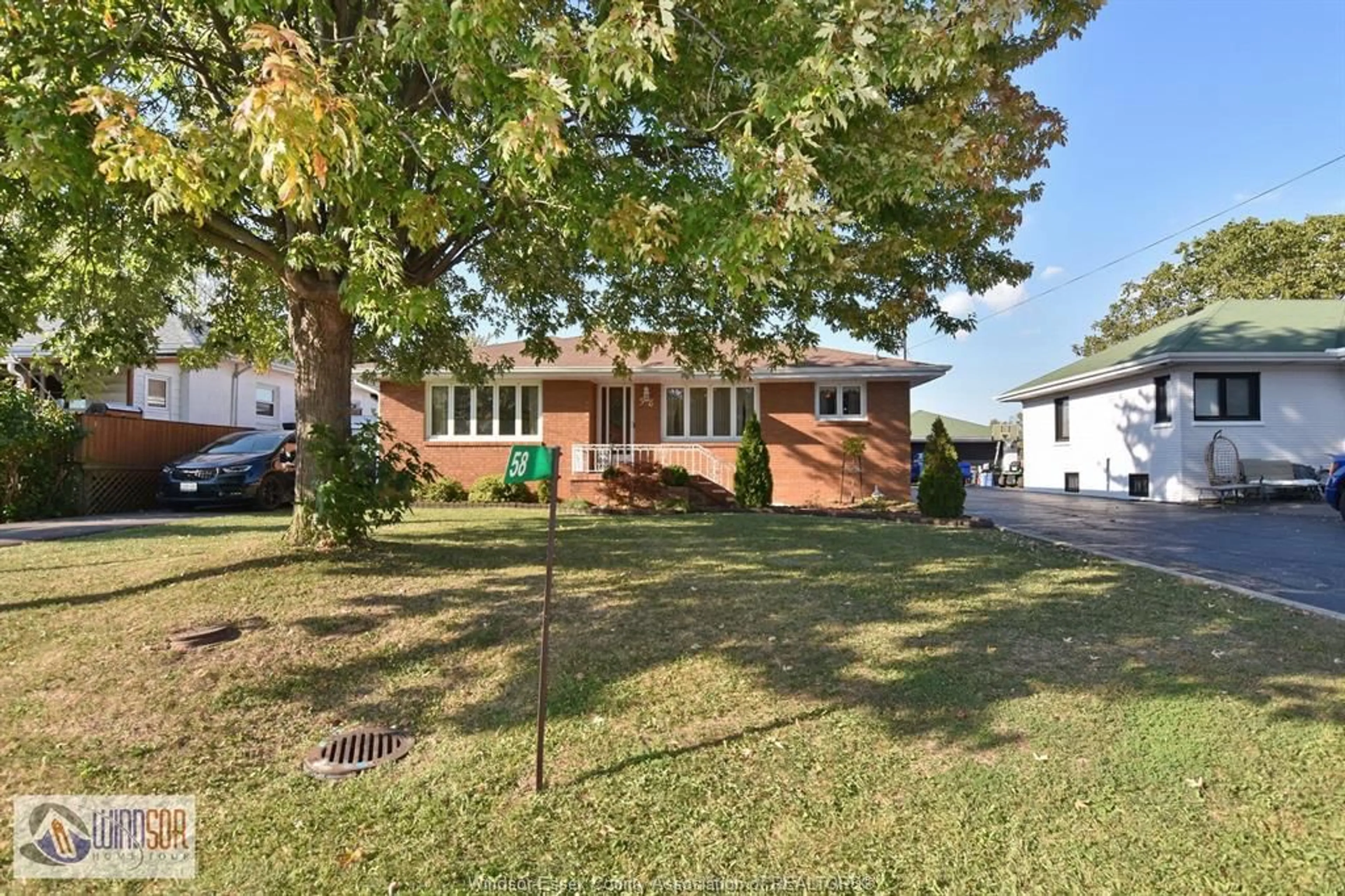 A pic from outside/outdoor area/front of a property/back of a property/a pic from drone, street for 58 TEXAS Rd, Amherstburg Ontario N9V 2R7