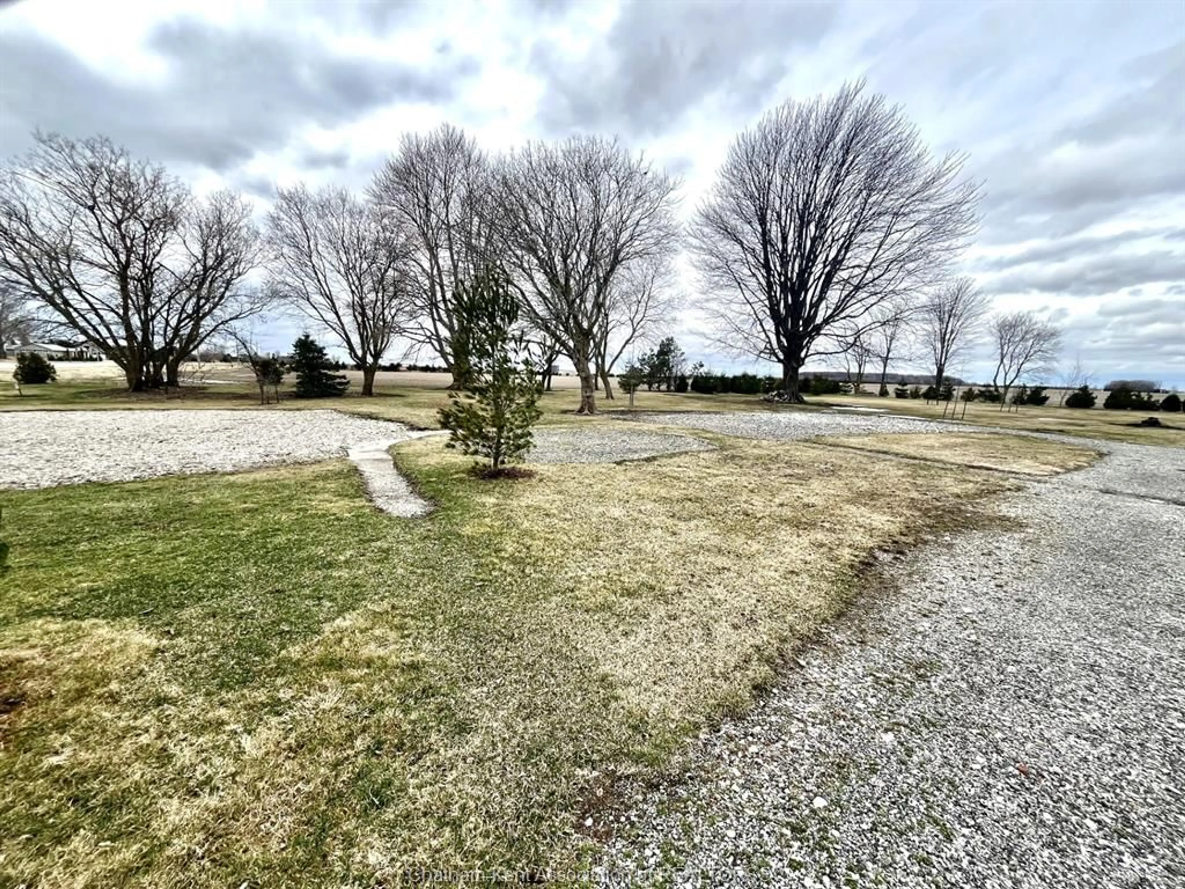 A pic from outside/outdoor area/front of a property/back of a property/a pic from drone, unknown for 5095 Talbot TRAIL Trail, Merlin Ontario N0P 1W0