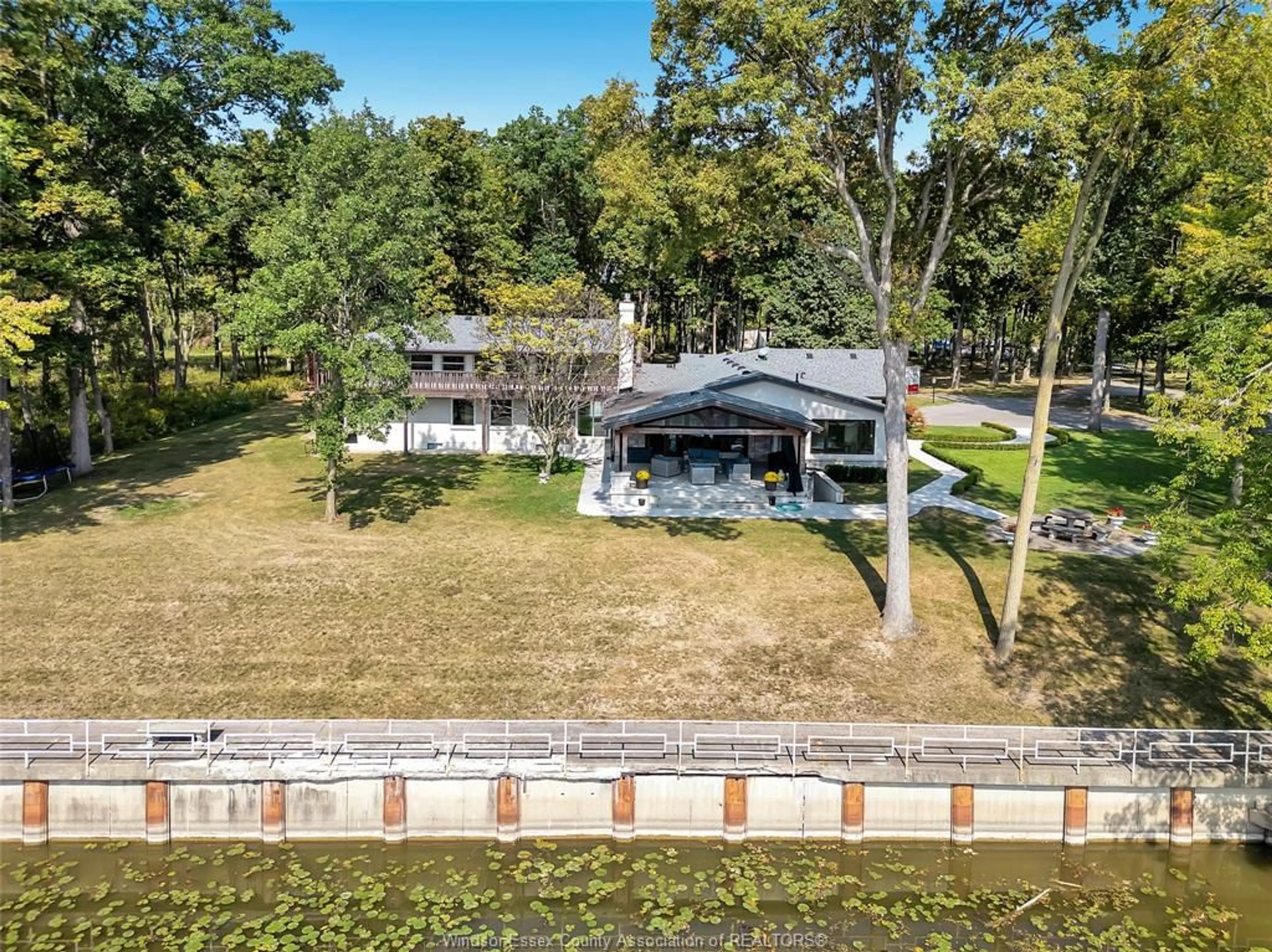 A pic from outside/outdoor area/front of a property/back of a property/a pic from drone, unknown for 5938 CONCESSION 5, Amherstburg Ontario N9V 2Y9