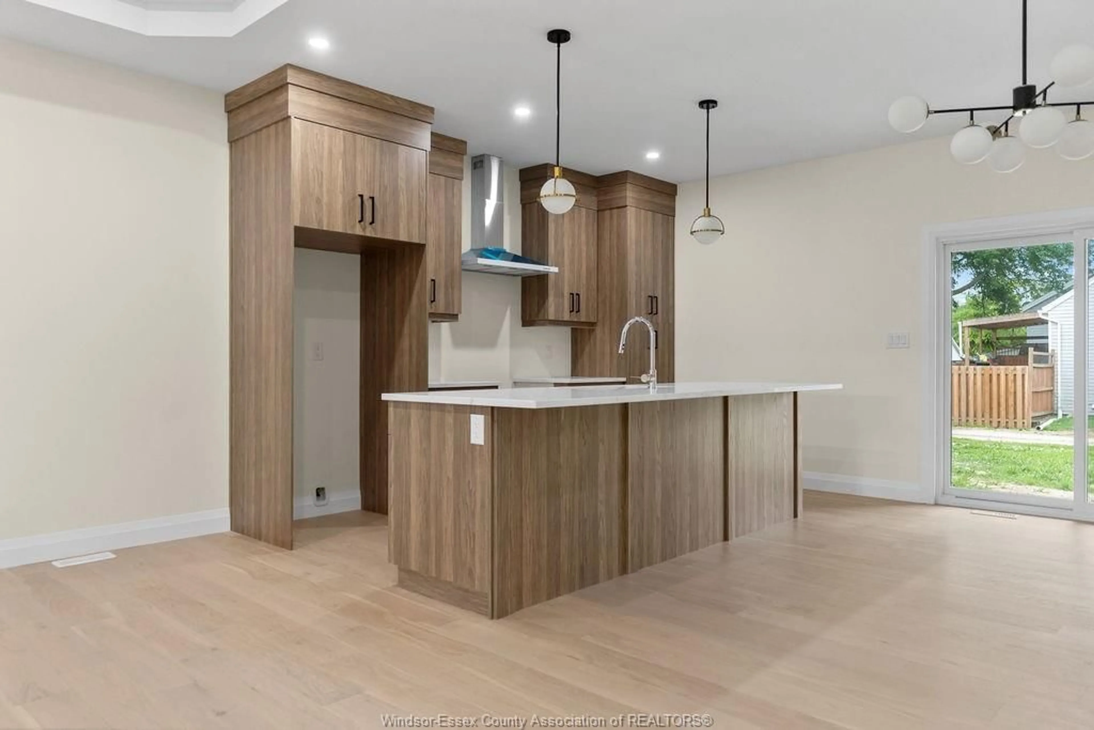 Open concept kitchen, wood/laminate floor for 478 RAILWAY, Lakeshore Ontario N0R 1A0