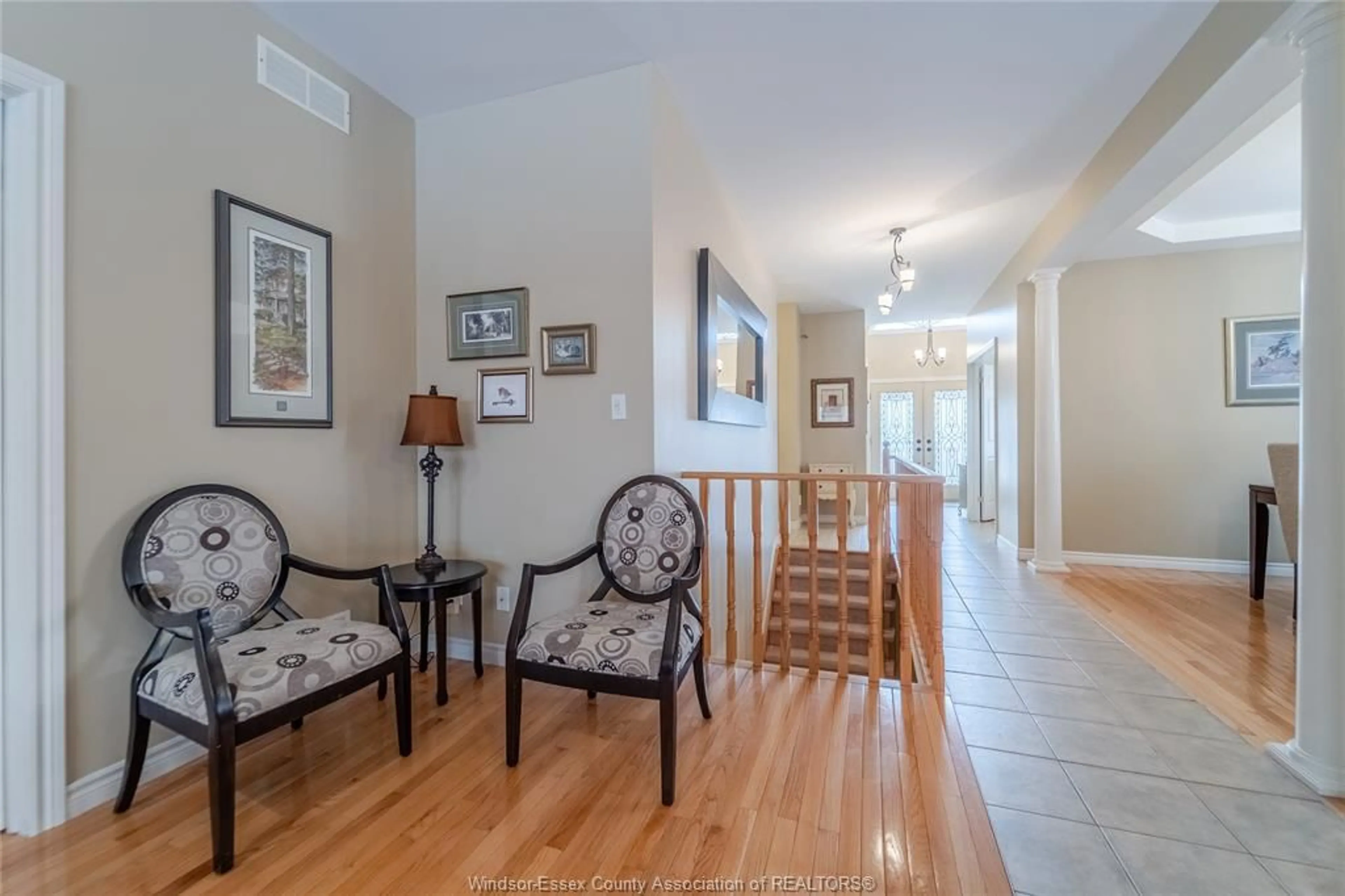 Indoor foyer for 11896 Cobllestone Cres, Windsor Ontario N8P 1T6