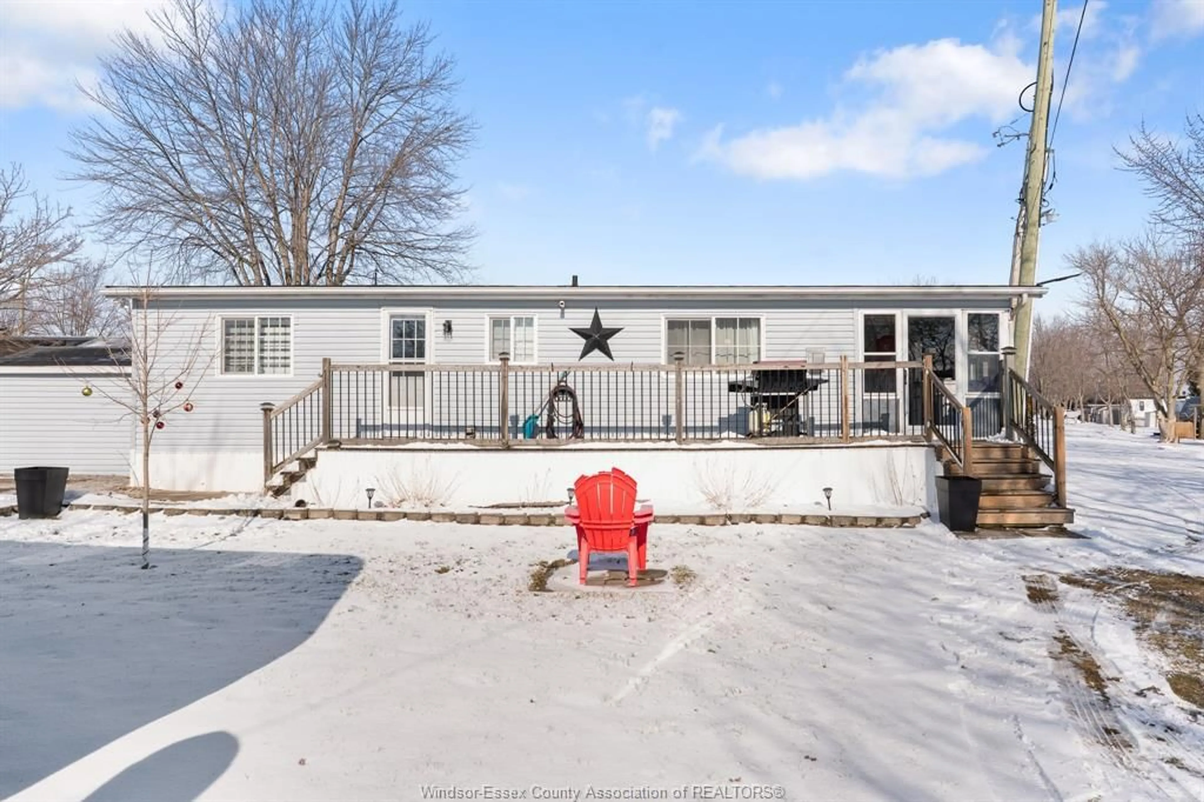 A pic from outside/outdoor area/front of a property/back of a property/a pic from drone, unknown for 20951 Pier Road,   8 Lake Road, Wheatley Ontario N0P 2P0