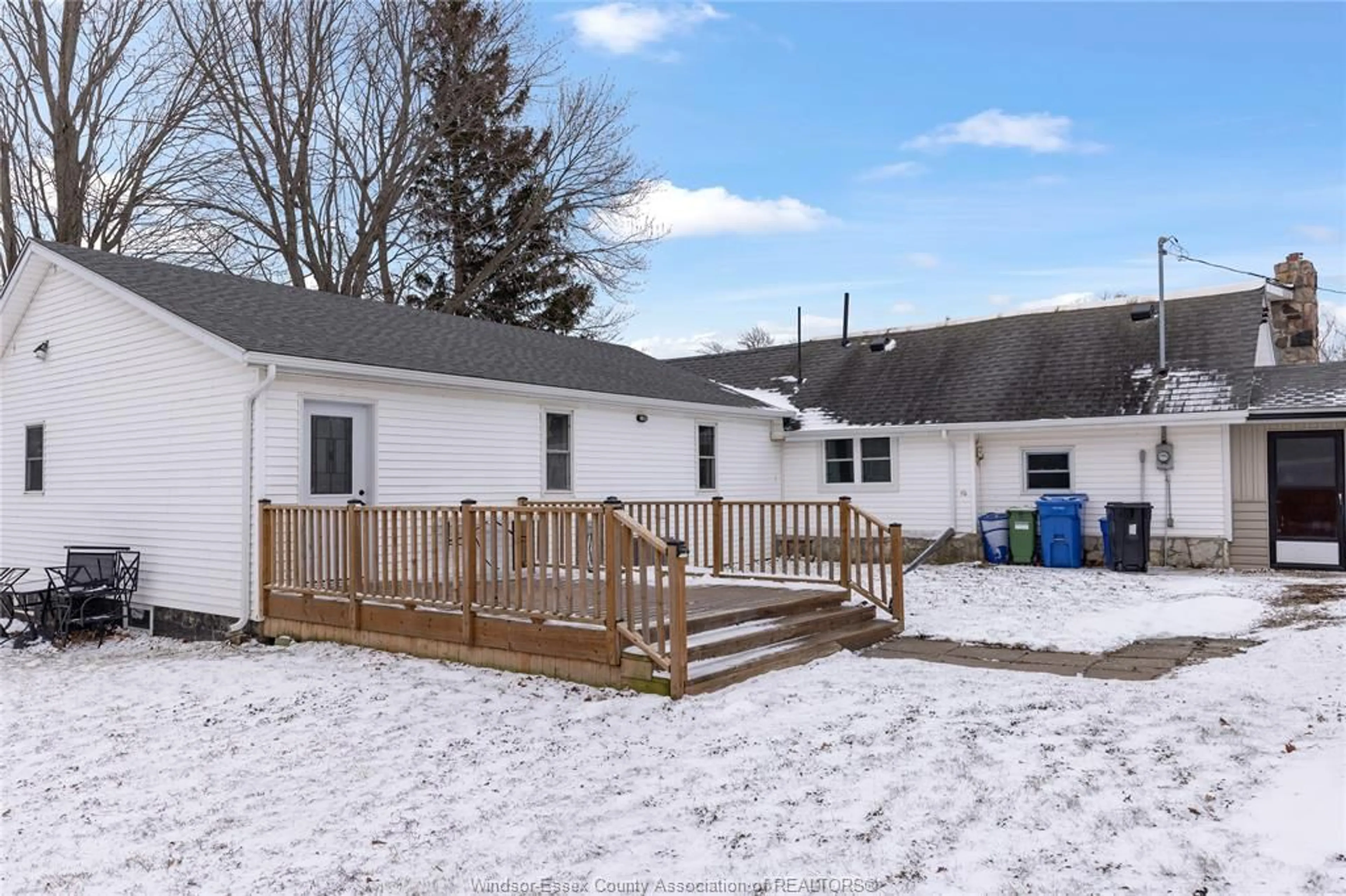 A pic from outside/outdoor area/front of a property/back of a property/a pic from drone, unknown for 86 DRAPER St, Colchester Ontario N0R 1G0