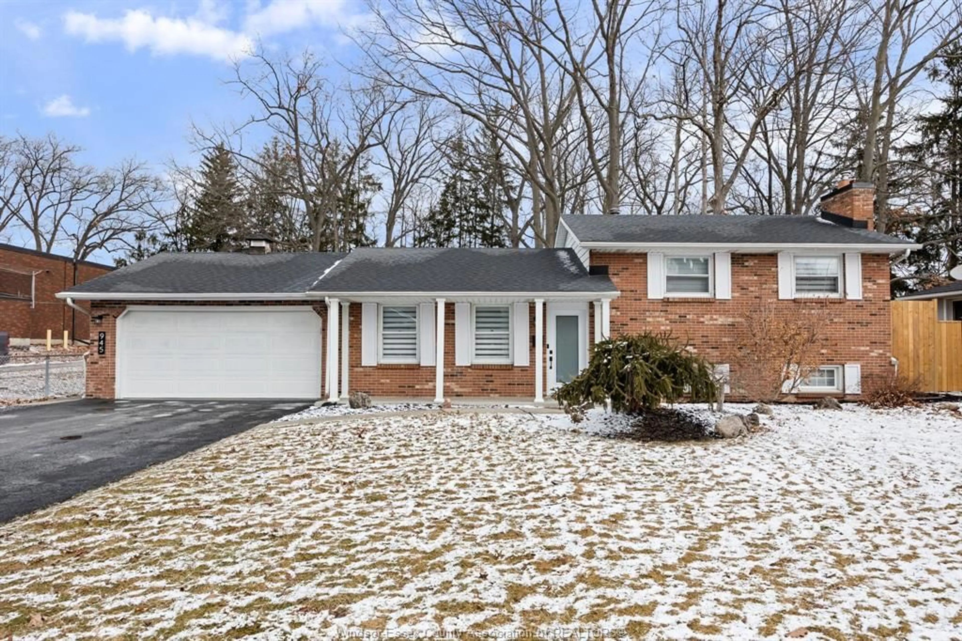 Home with brick exterior material, street for 945 LAURIER, LaSalle Ontario N9J 1M9