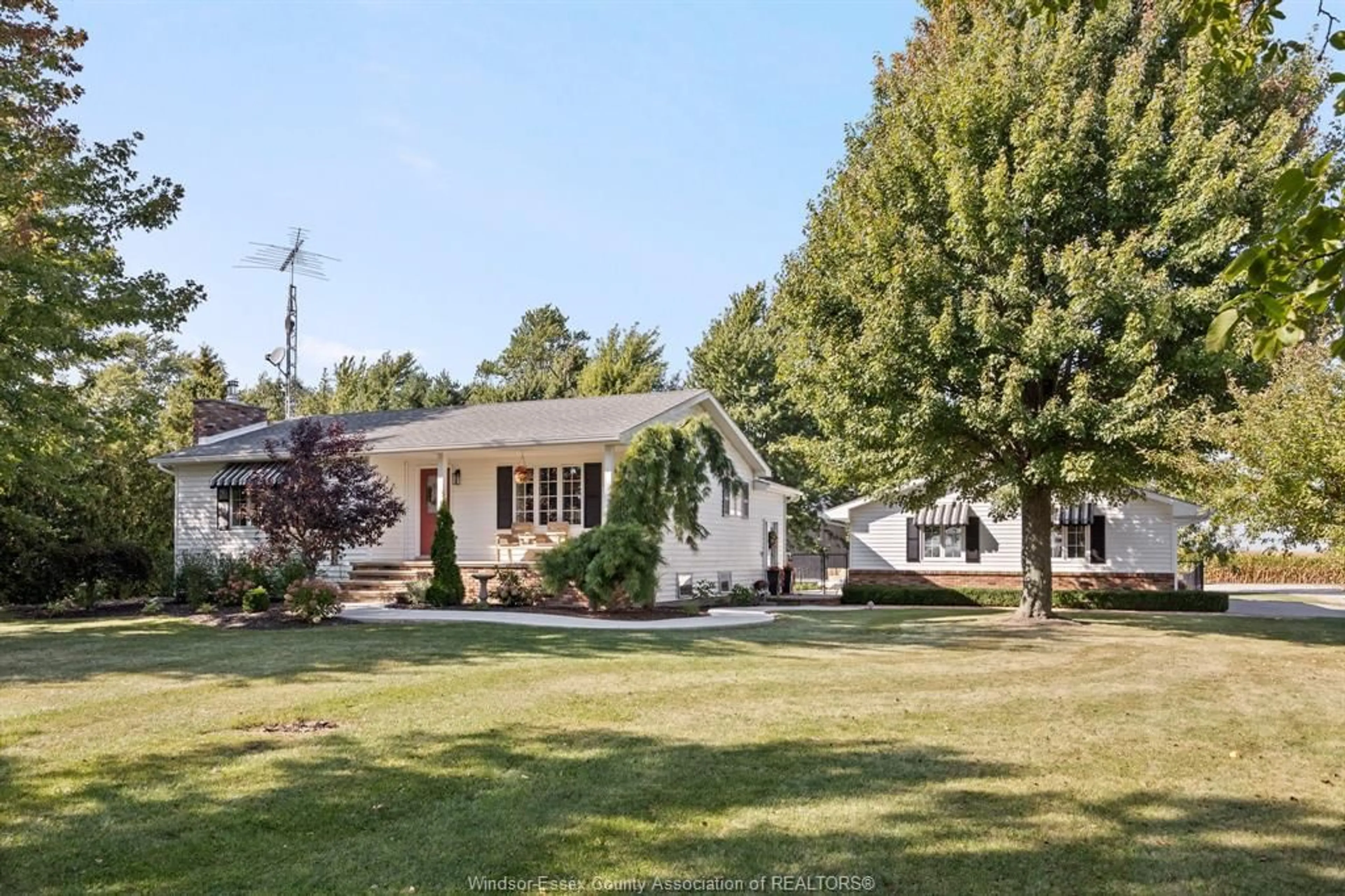 A pic from outside/outdoor area/front of a property/back of a property/a pic from drone, street for 8146 LAKESHORE RD 311, Staples Ontario N0P 2J0