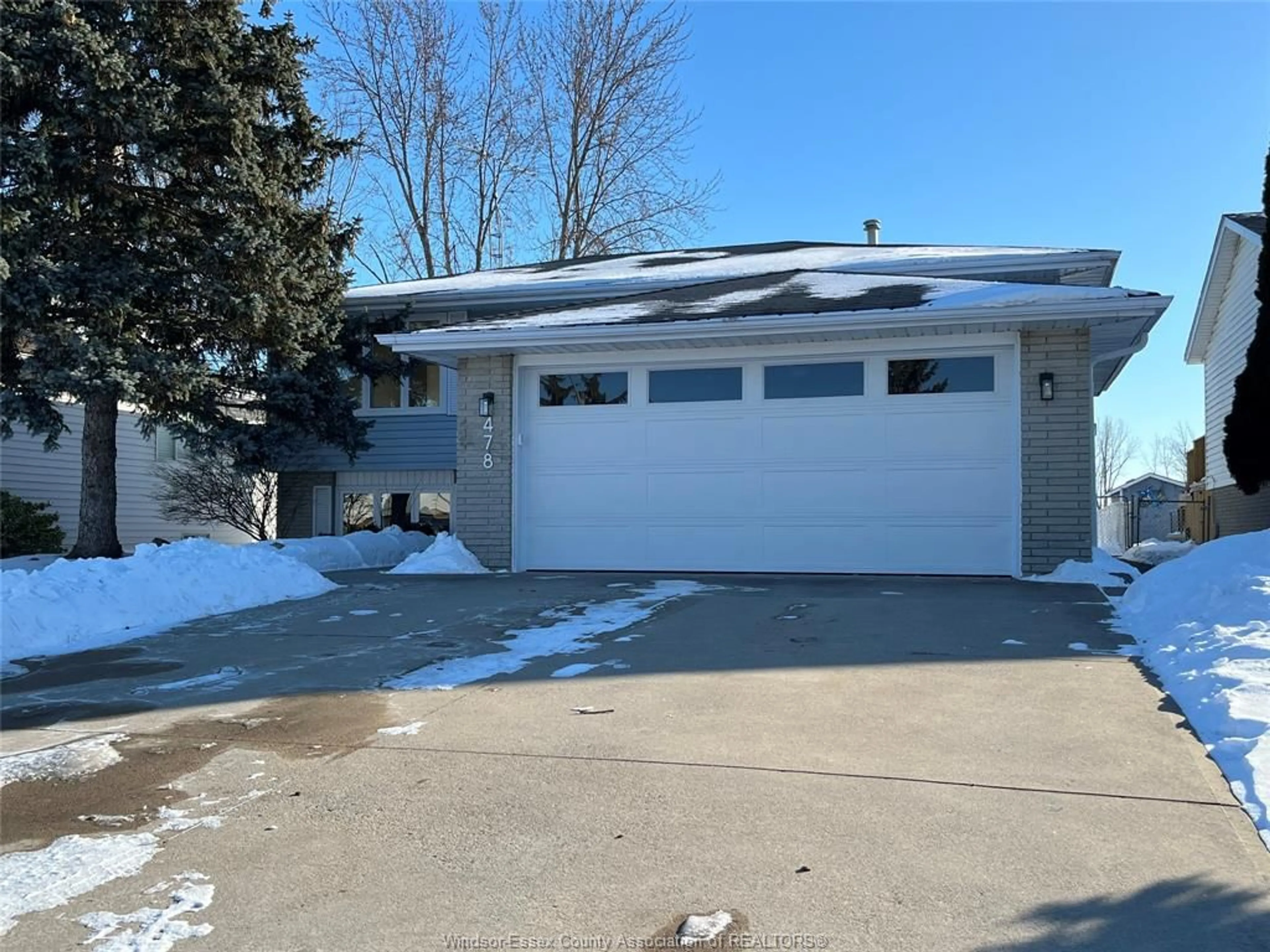 Indoor garage for 478 DESJARDINS St, Lakeshore Ontario N8L 0N1
