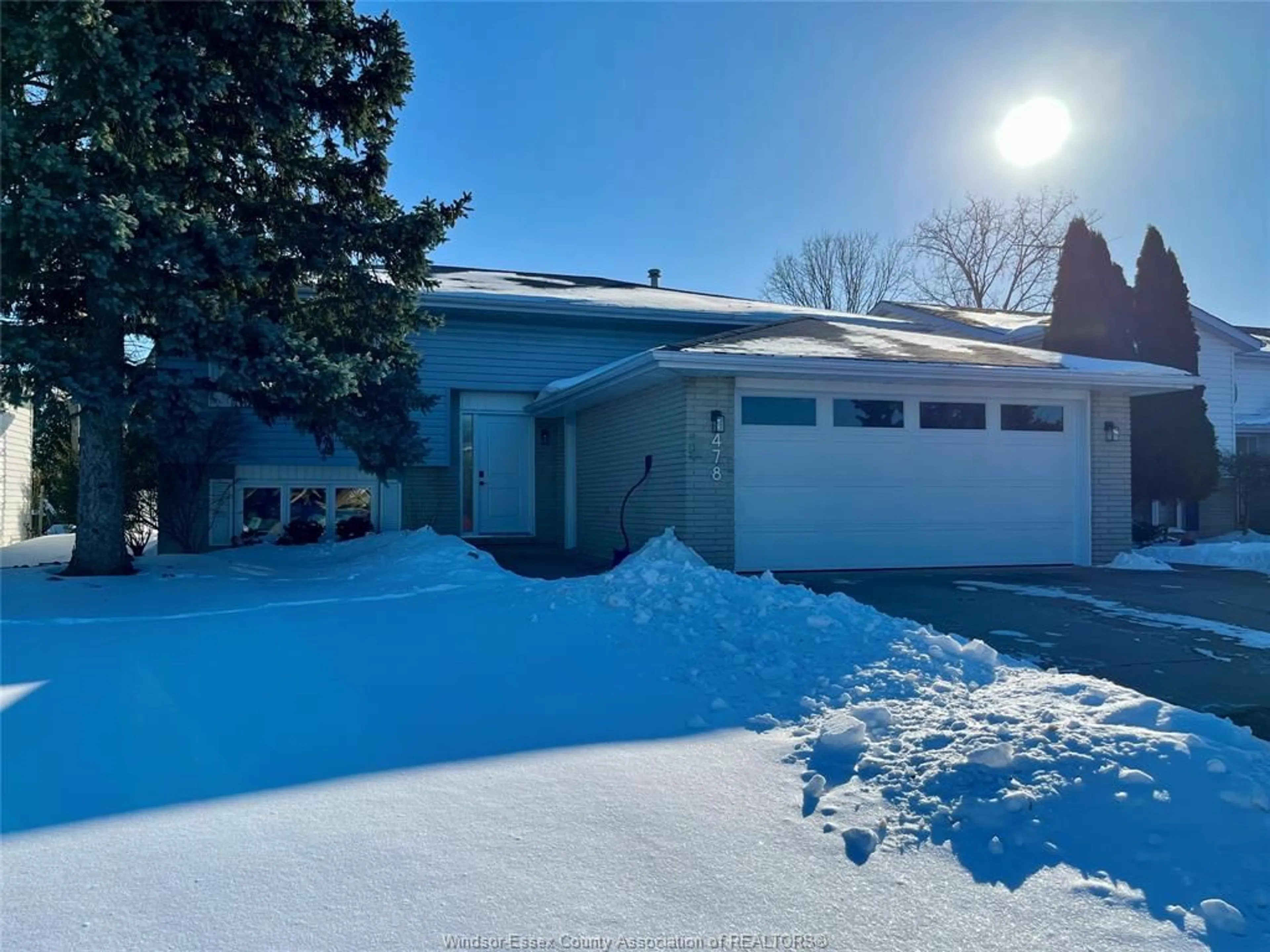 A pic from outside/outdoor area/front of a property/back of a property/a pic from drone, street for 478 DESJARDINS St, Lakeshore Ontario N8L 0N1