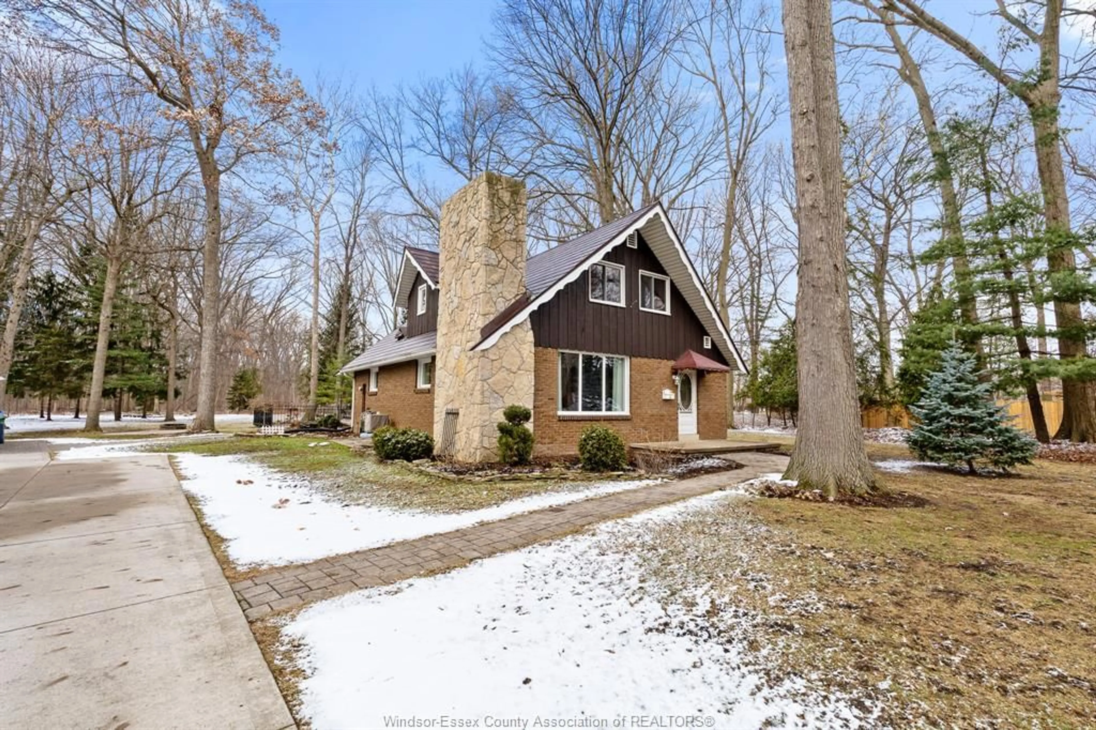 Home with brick exterior material, street for 4 Oakland Cres, LaSalle Ontario N9J 2J1