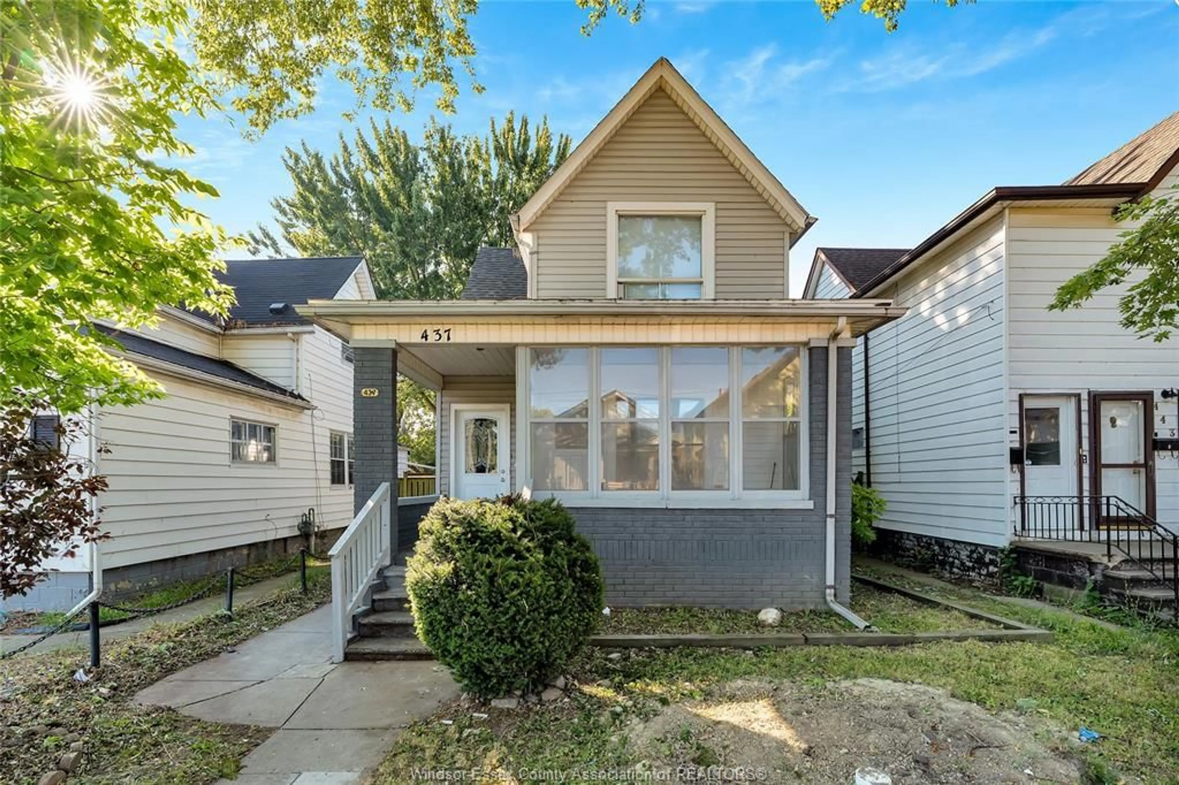 Home with vinyl exterior material, street for 437 KARL Pl, Windsor Ontario N9A 5W2