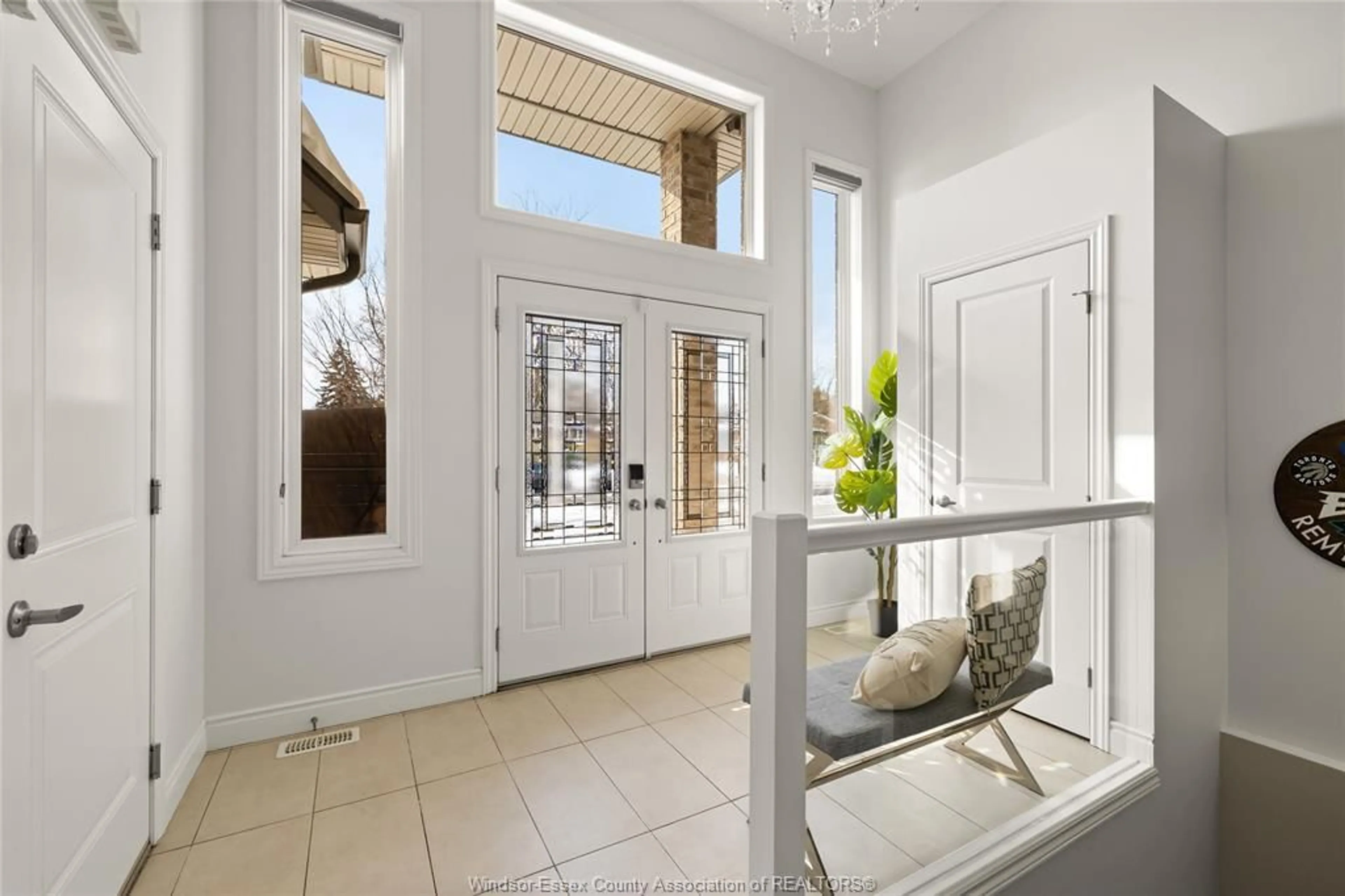 Indoor entryway for 1130 EASTLAWN Ave, Windsor Ontario N8S 0A7