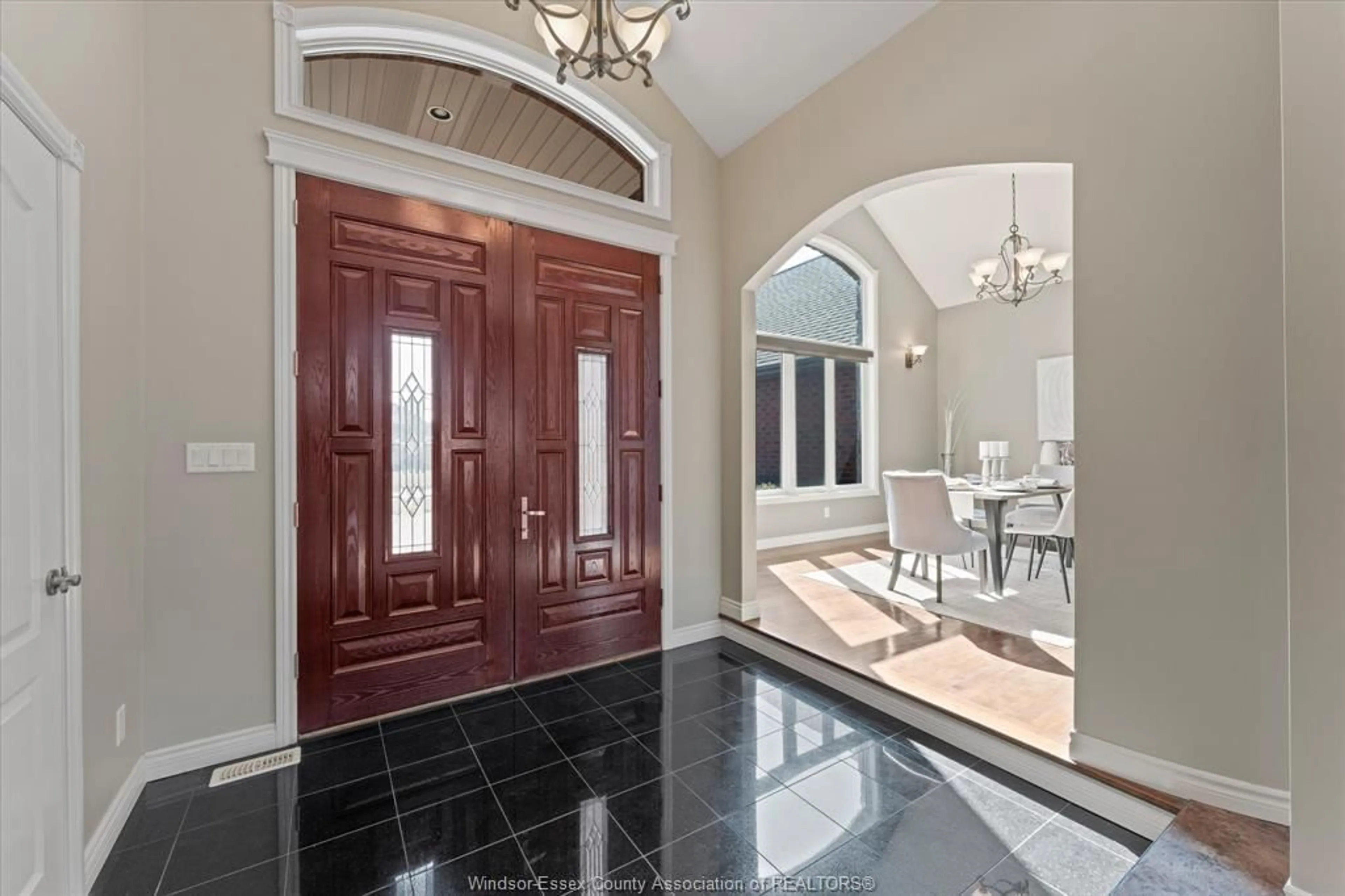 Indoor entryway for 515 River Downs Ave, Lakeshore Ontario N8L 0A4