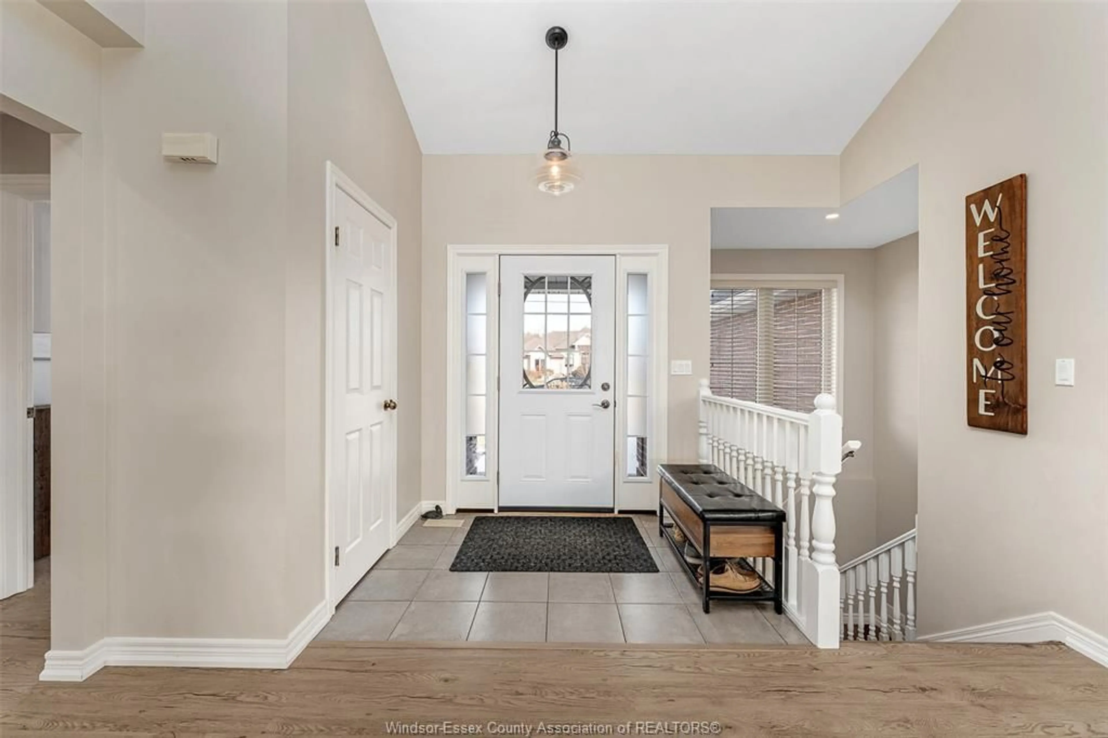 Indoor entryway for 132 PRINCE ALBERT St, Kingsville Ontario N9Y 1J7