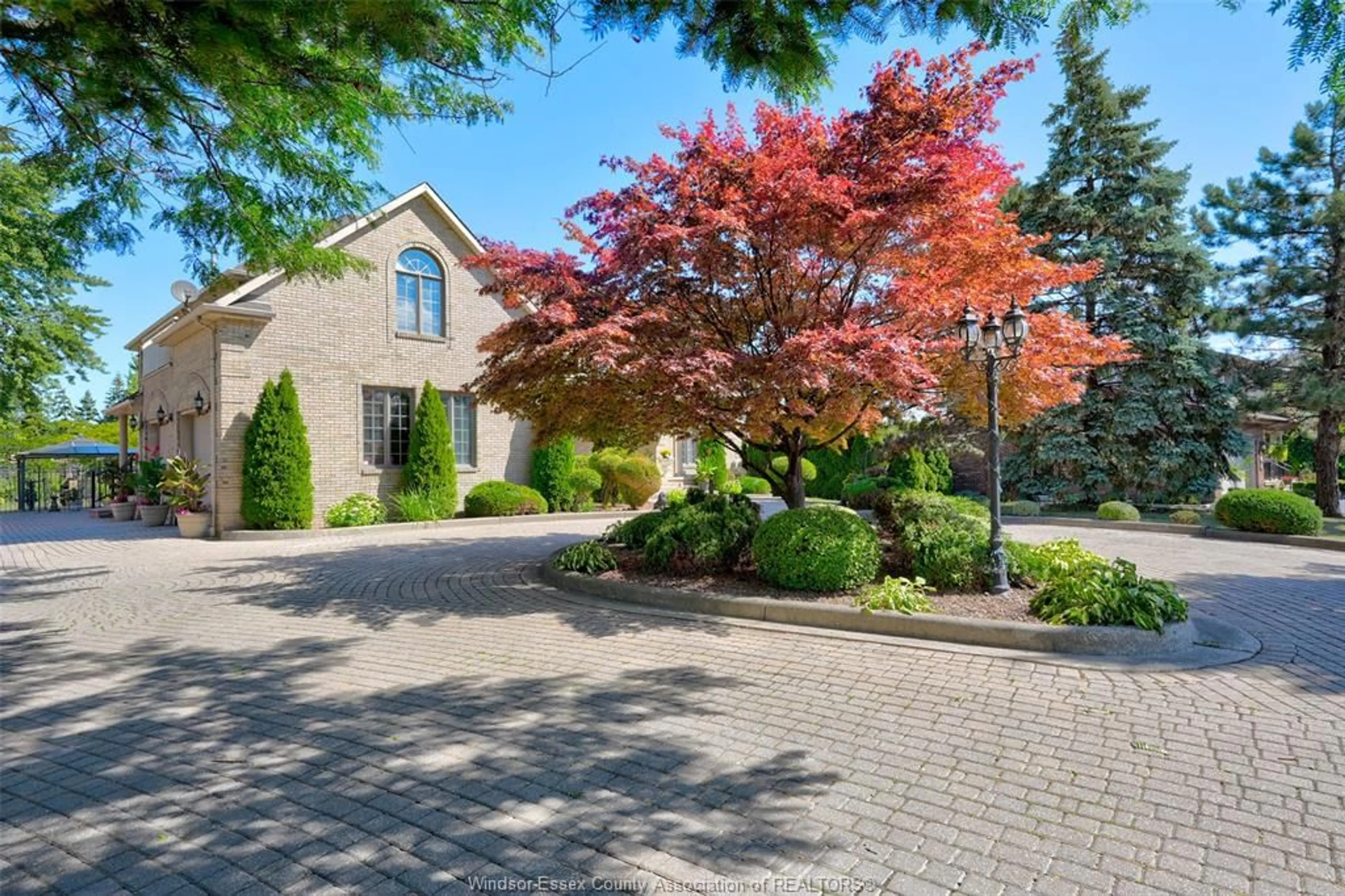 Unknown for 492 OLD TECUMSEH, Lakeshore Ontario N8N 3S8