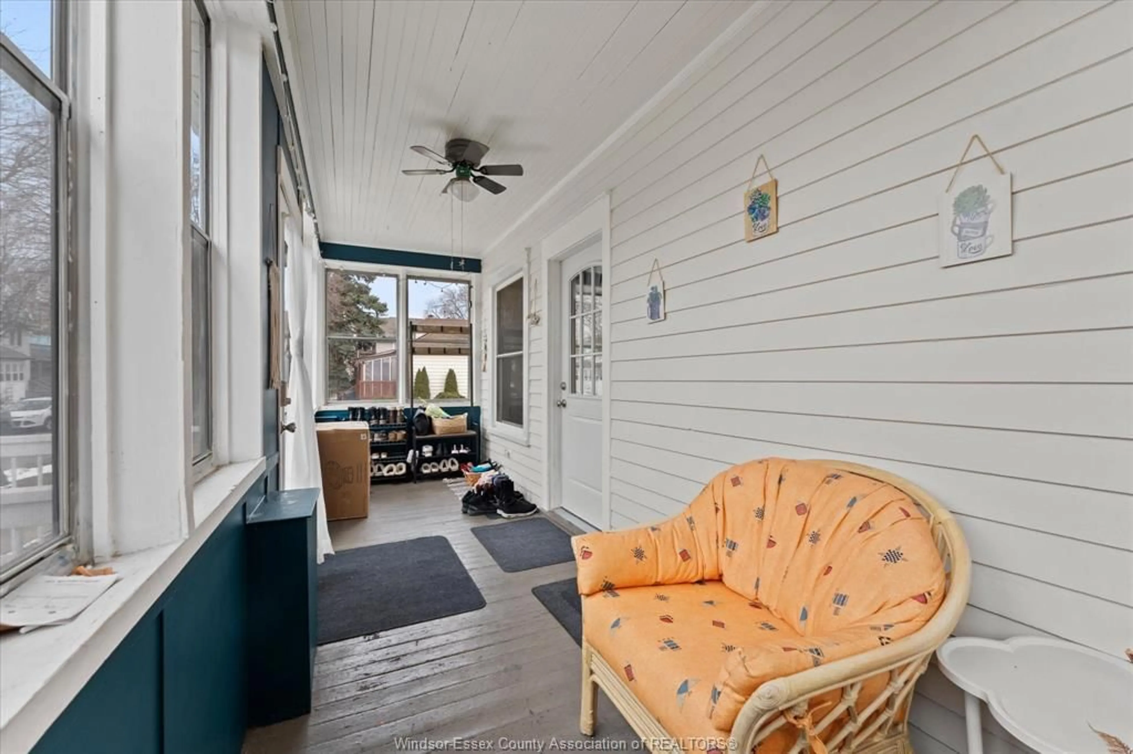 Patio, street for 827 Ellrose Ave, Windsor Ontario N8Y 3W6