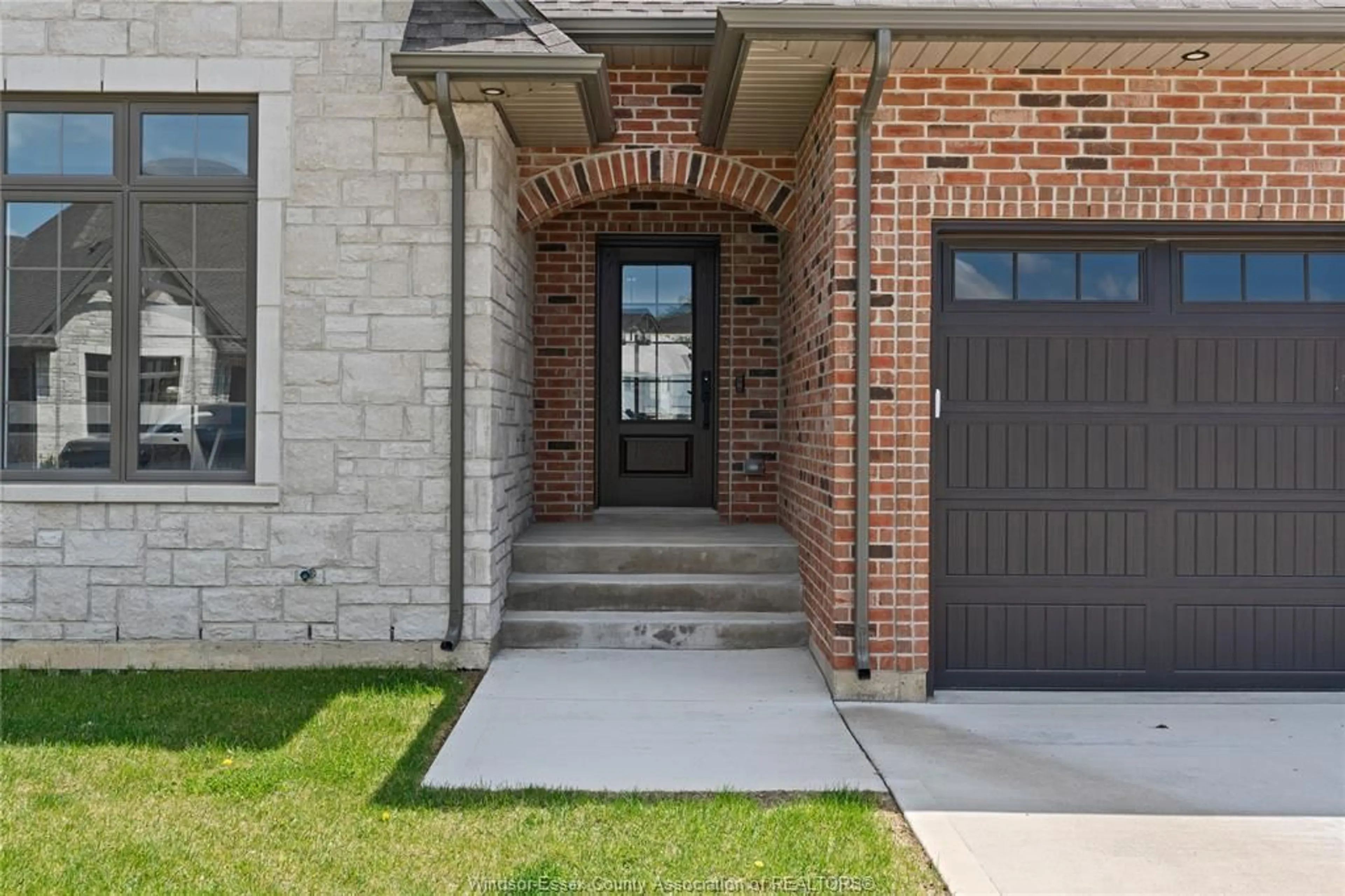 Home with brick exterior material, street for 952 ST JUDE Crt, Windsor Ontario N9G 0B7