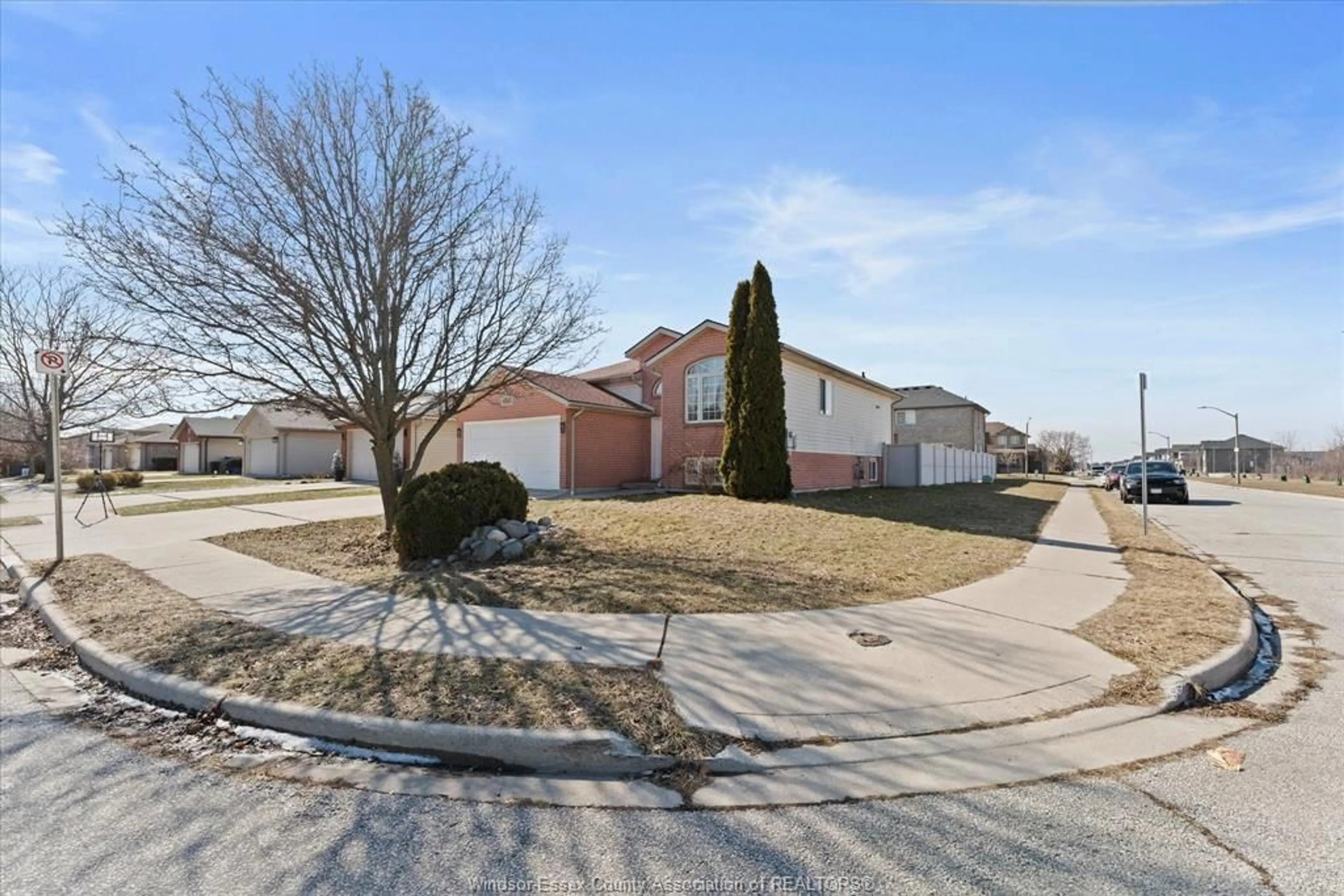 A pic from outside/outdoor area/front of a property/back of a property/a pic from drone, street for 4511 SASSAFRAS, Windsor Ontario N9G 3C9