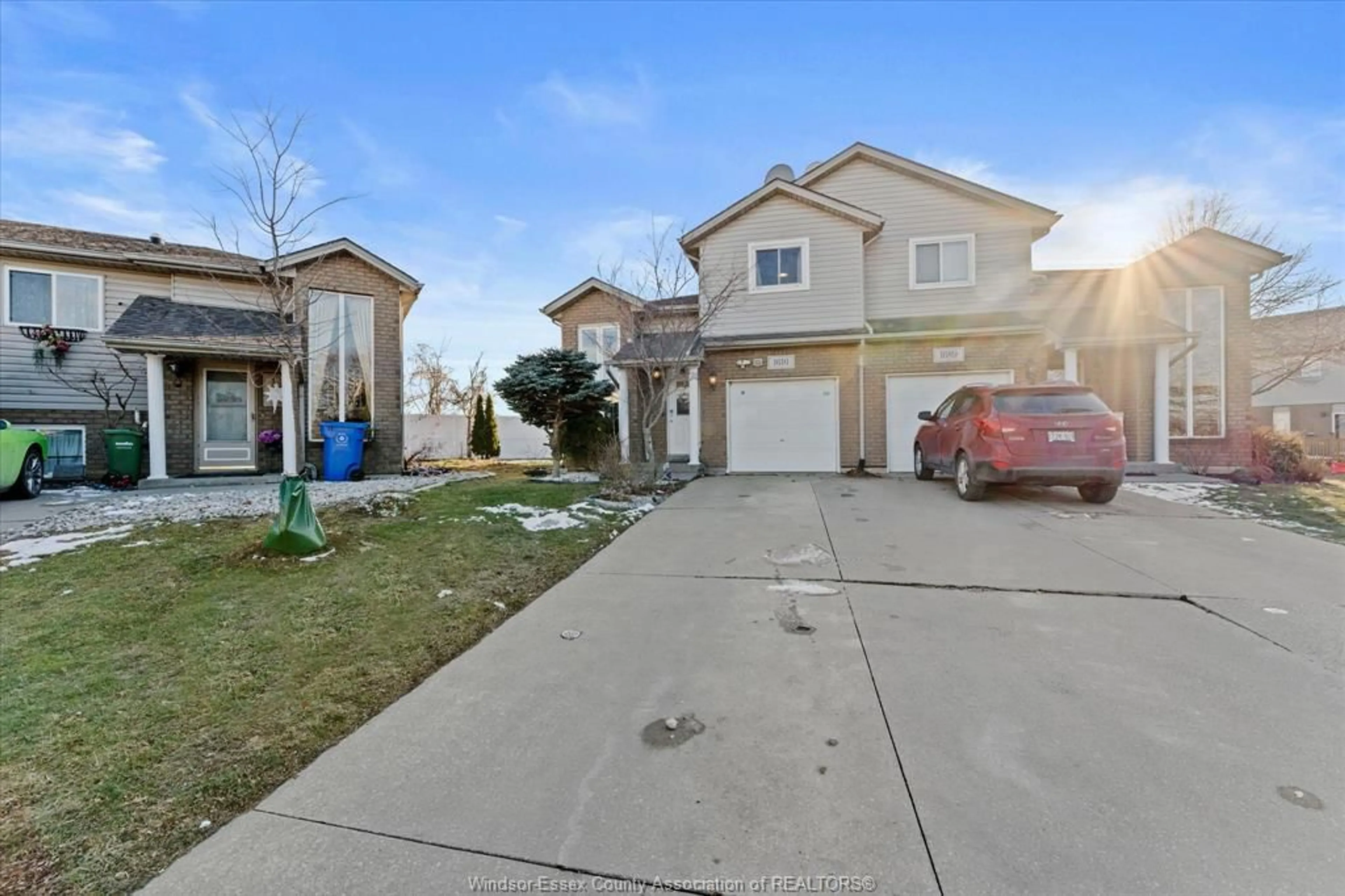 A pic from outside/outdoor area/front of a property/back of a property/a pic from drone, street for 1691 FIELDCREST, Tecumseh Ontario N8N 4Z8