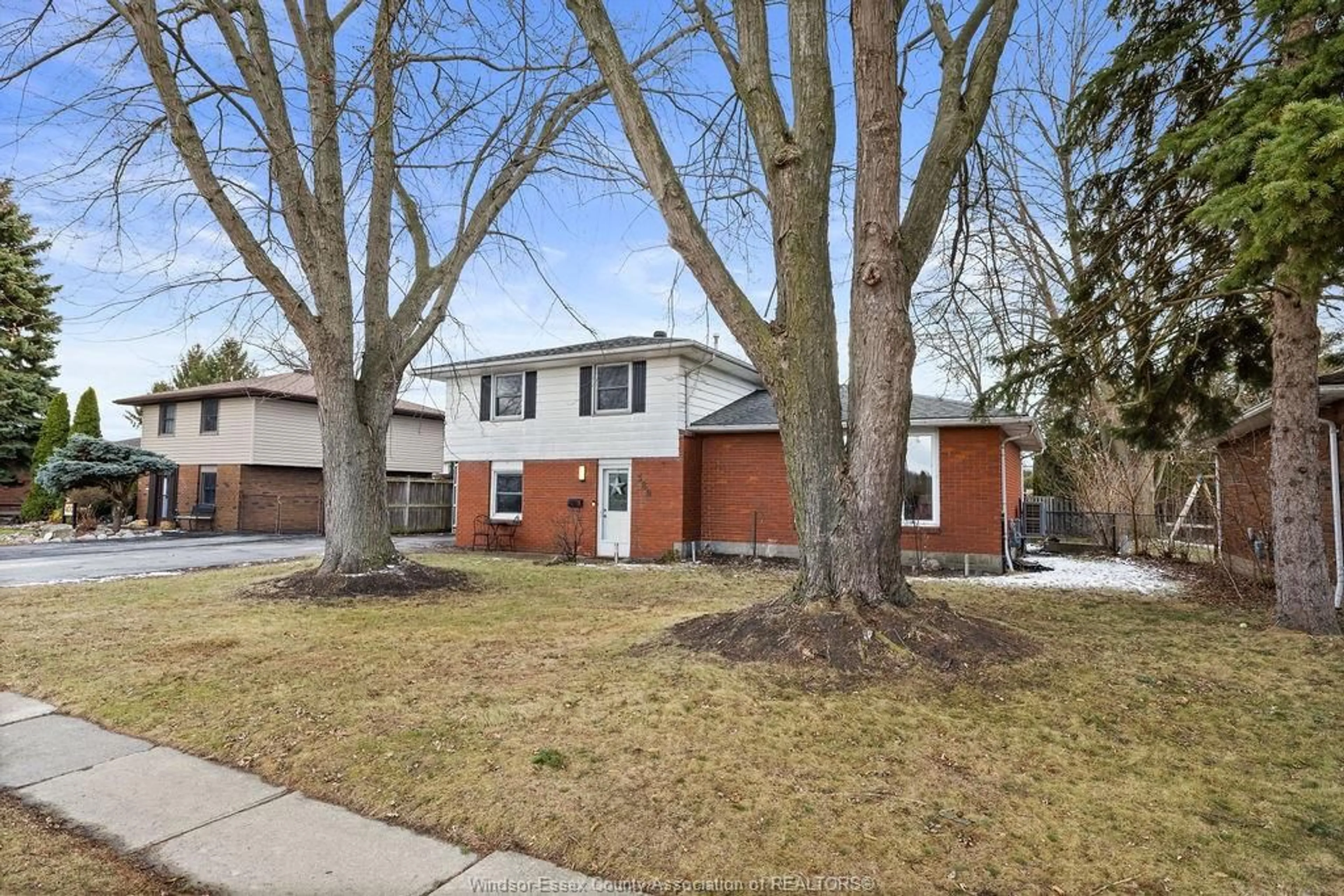 Home with brick exterior material, street for 380 VICTORY St, LaSalle Ontario N9J 1V6