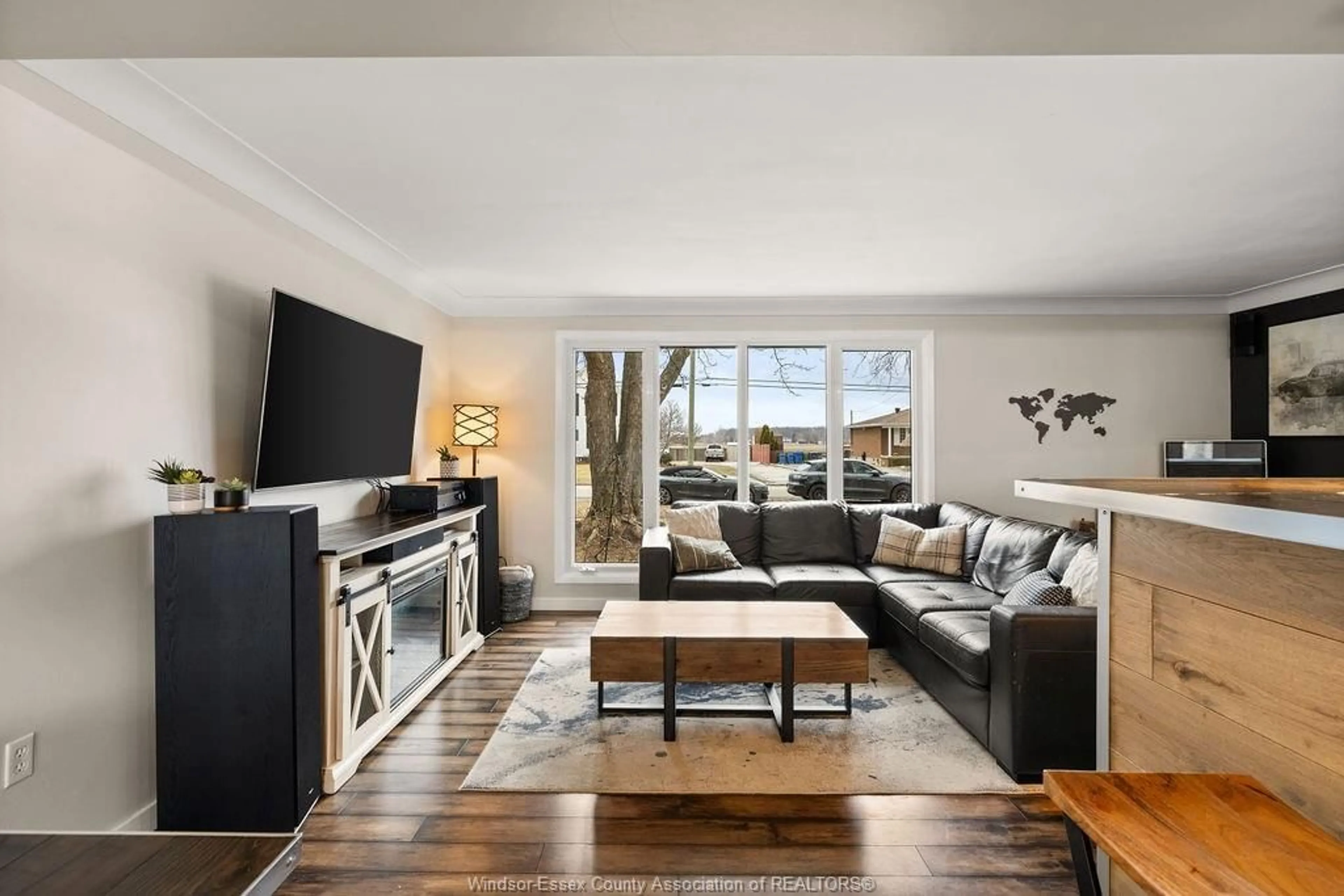 Living room with furniture, unknown for 380 VICTORY St, LaSalle Ontario N9J 1V6