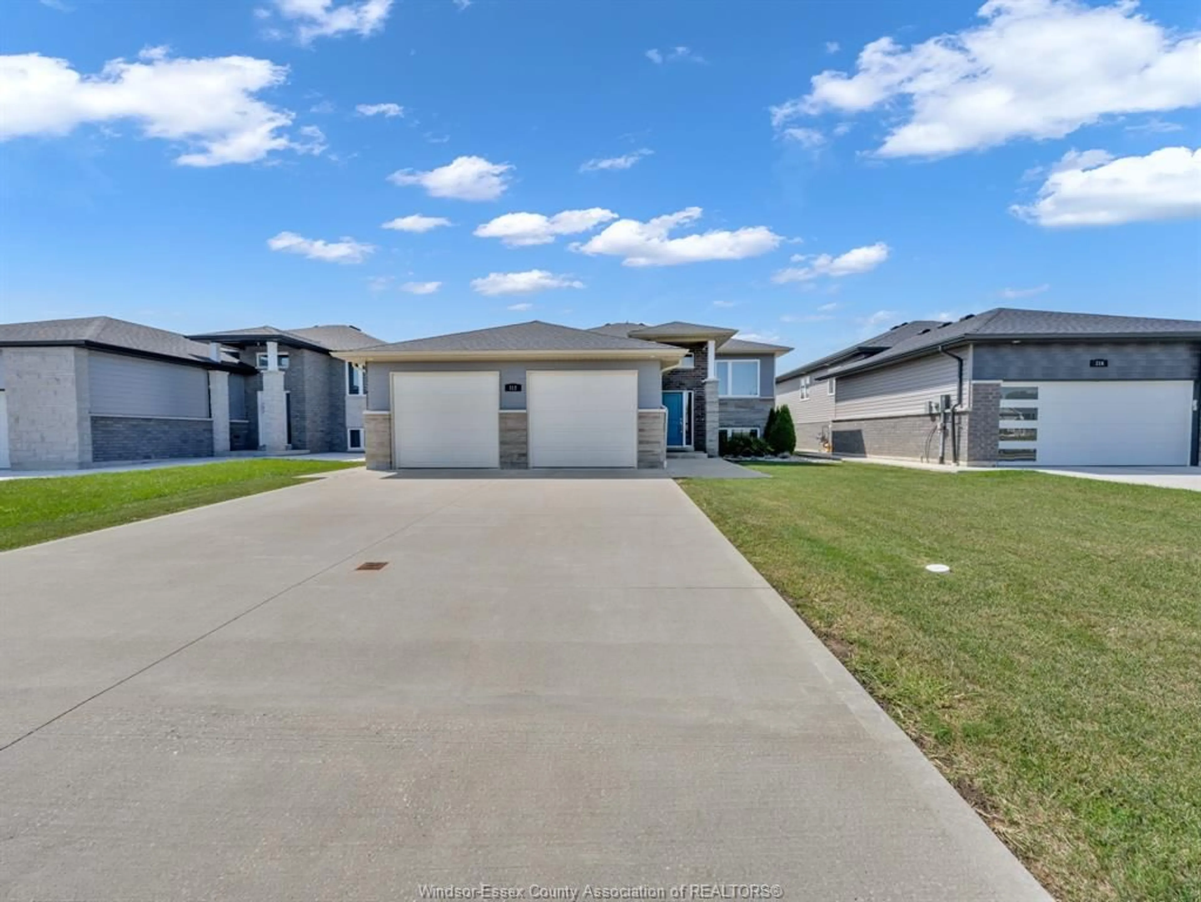 A pic from outside/outdoor area/front of a property/back of a property/a pic from drone, street for 324 SWEETMAN Ave, Essex Ontario N8M 2Z5