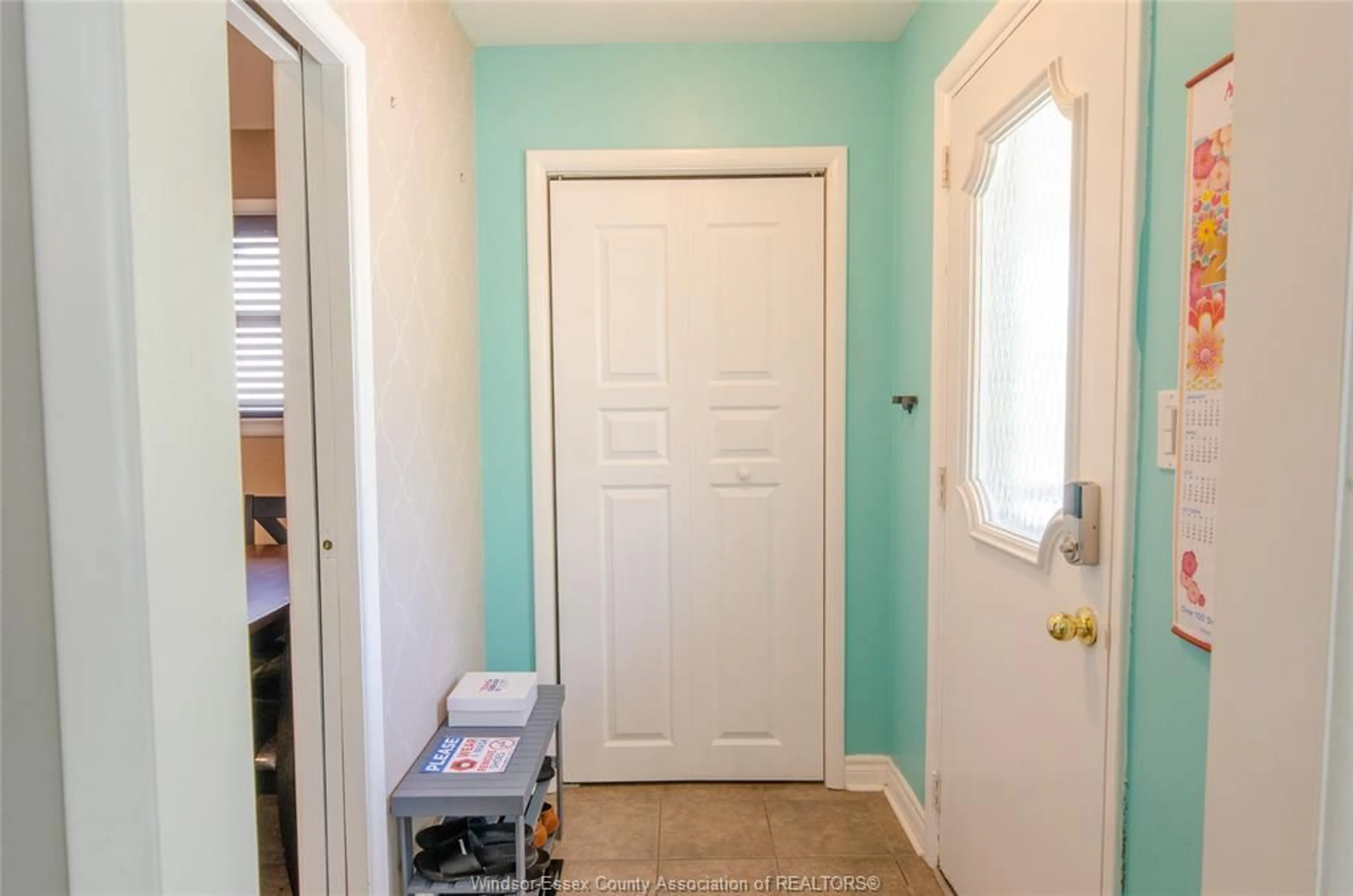 Indoor entryway for 1077 FAIRVIEW, Windsor Ontario N8S 3E6