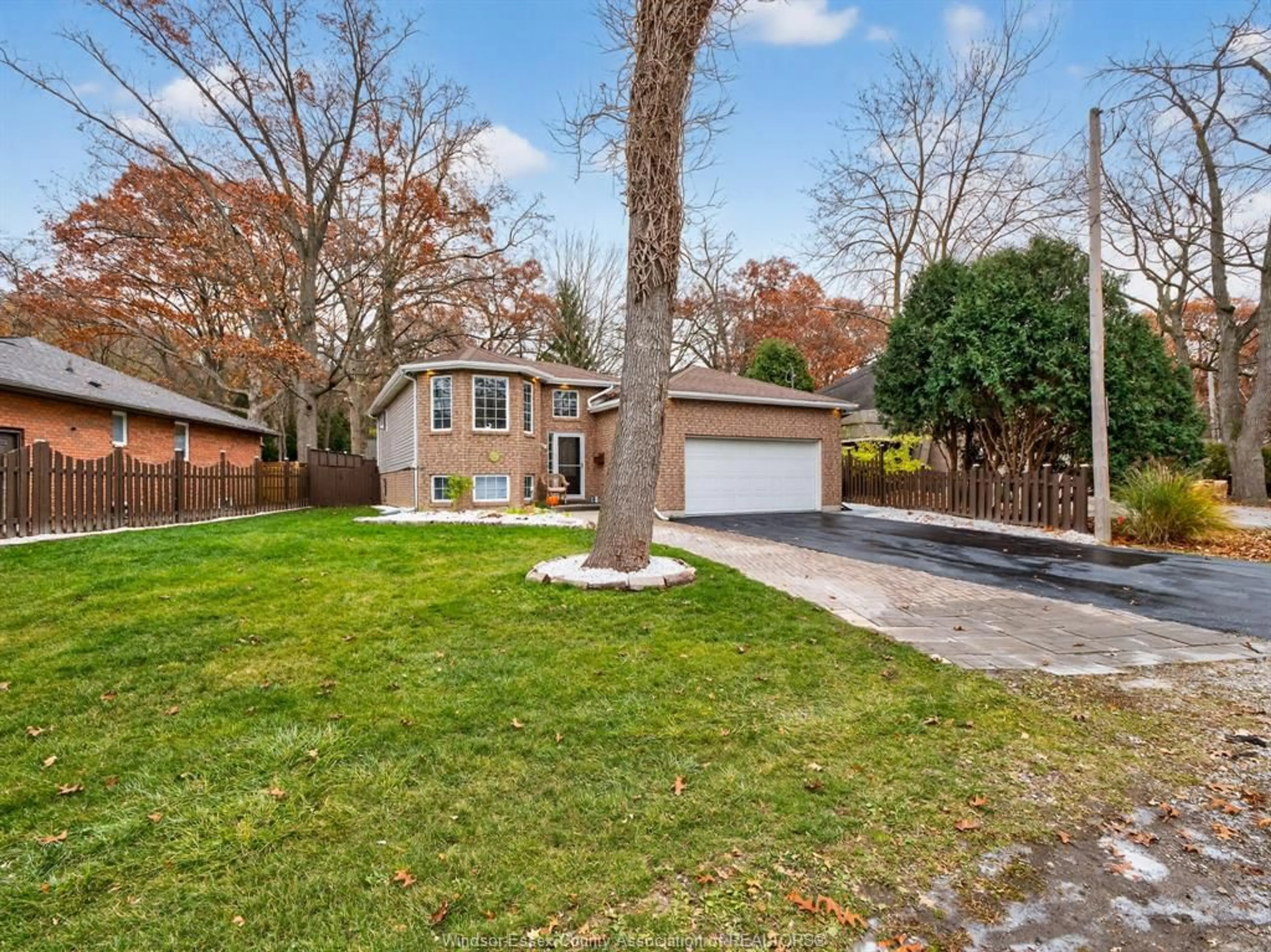 A pic from outside/outdoor area/front of a property/back of a property/a pic from drone, street for 6860 MATCHETTE Rd, LaSalle Ontario N9J 3H7