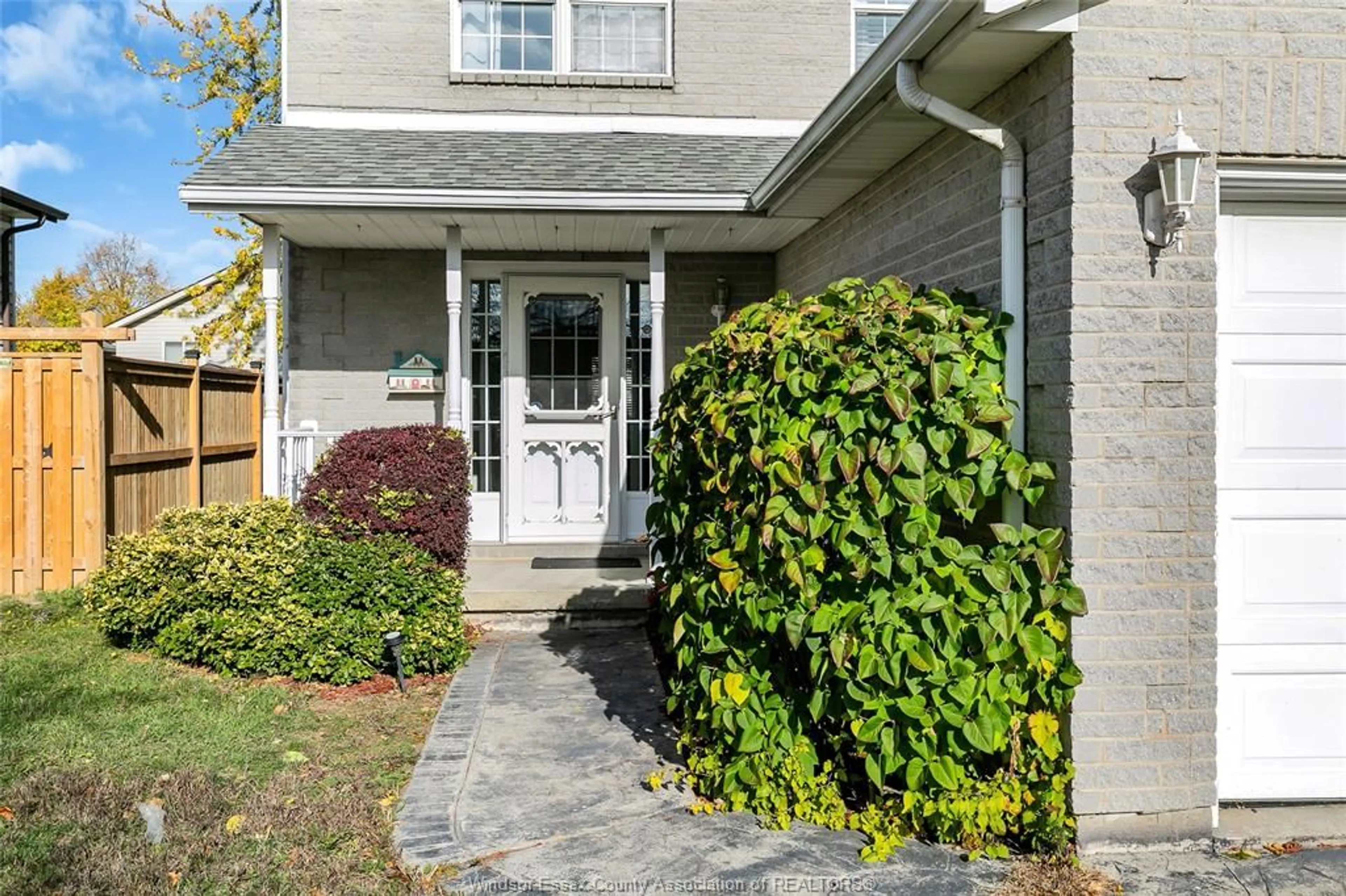 Unknown for 1352 GISELLE Cres, Windsor Ontario N8W 5P5