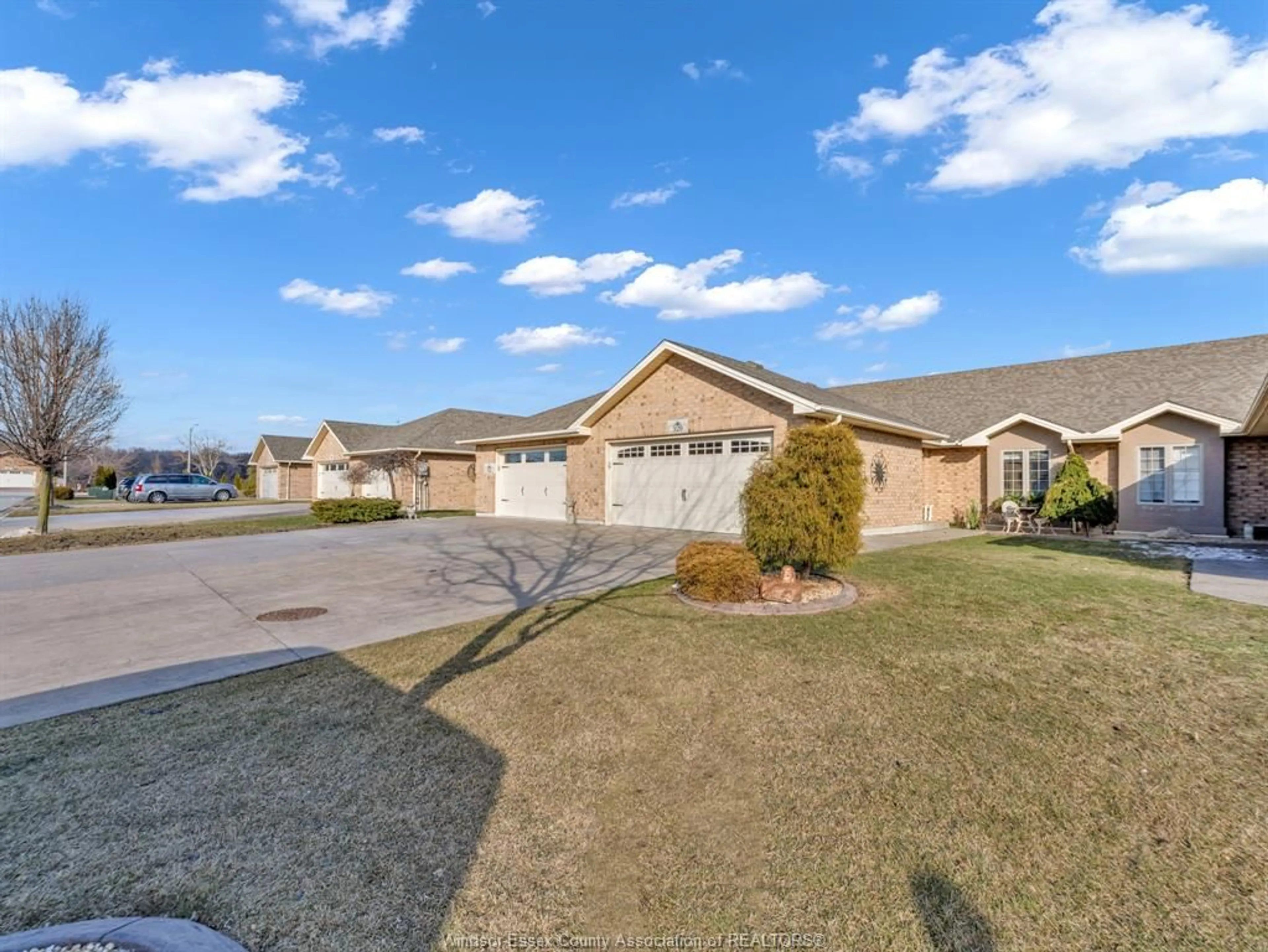A pic from outside/outdoor area/front of a property/back of a property/a pic from drone, water/lake/river/ocean view for 520 GOLFVIEW Dr, Amherstburg Ontario N9V 0A2