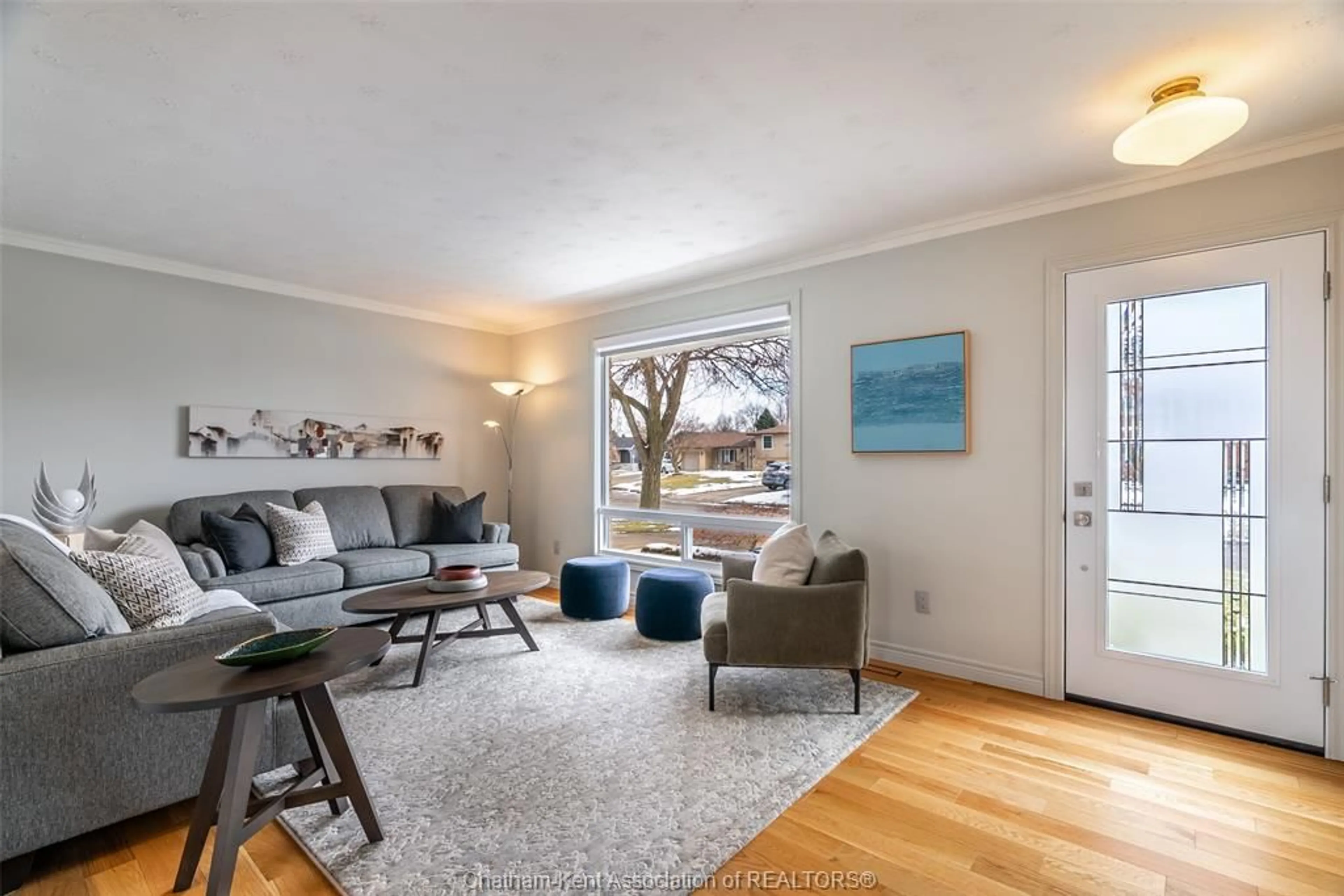 Living room with furniture, unknown for 10 Cardinal Cres, Chatham Ontario N7L 3V3