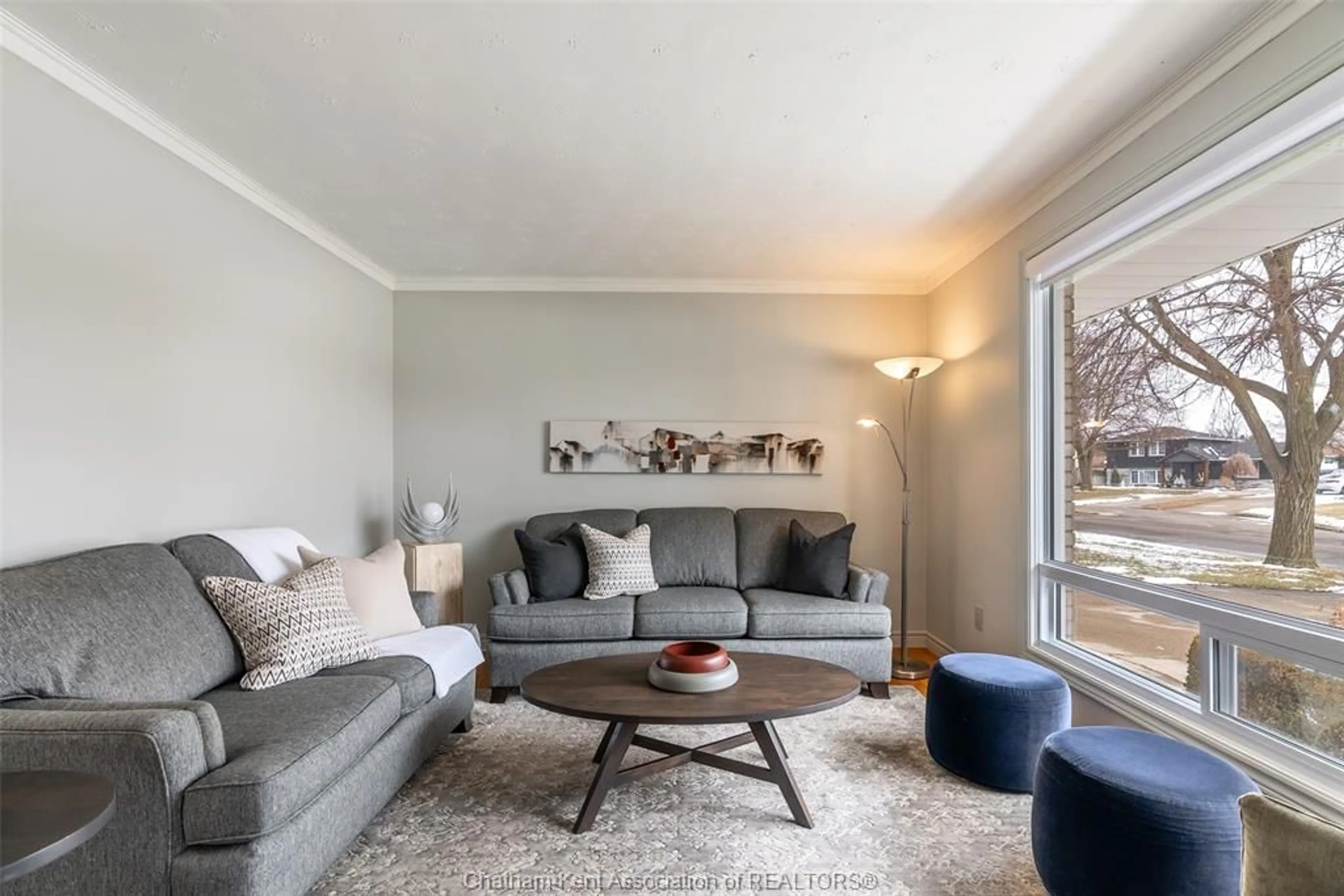 Living room with furniture, unknown for 10 Cardinal Cres, Chatham Ontario N7L 3V3