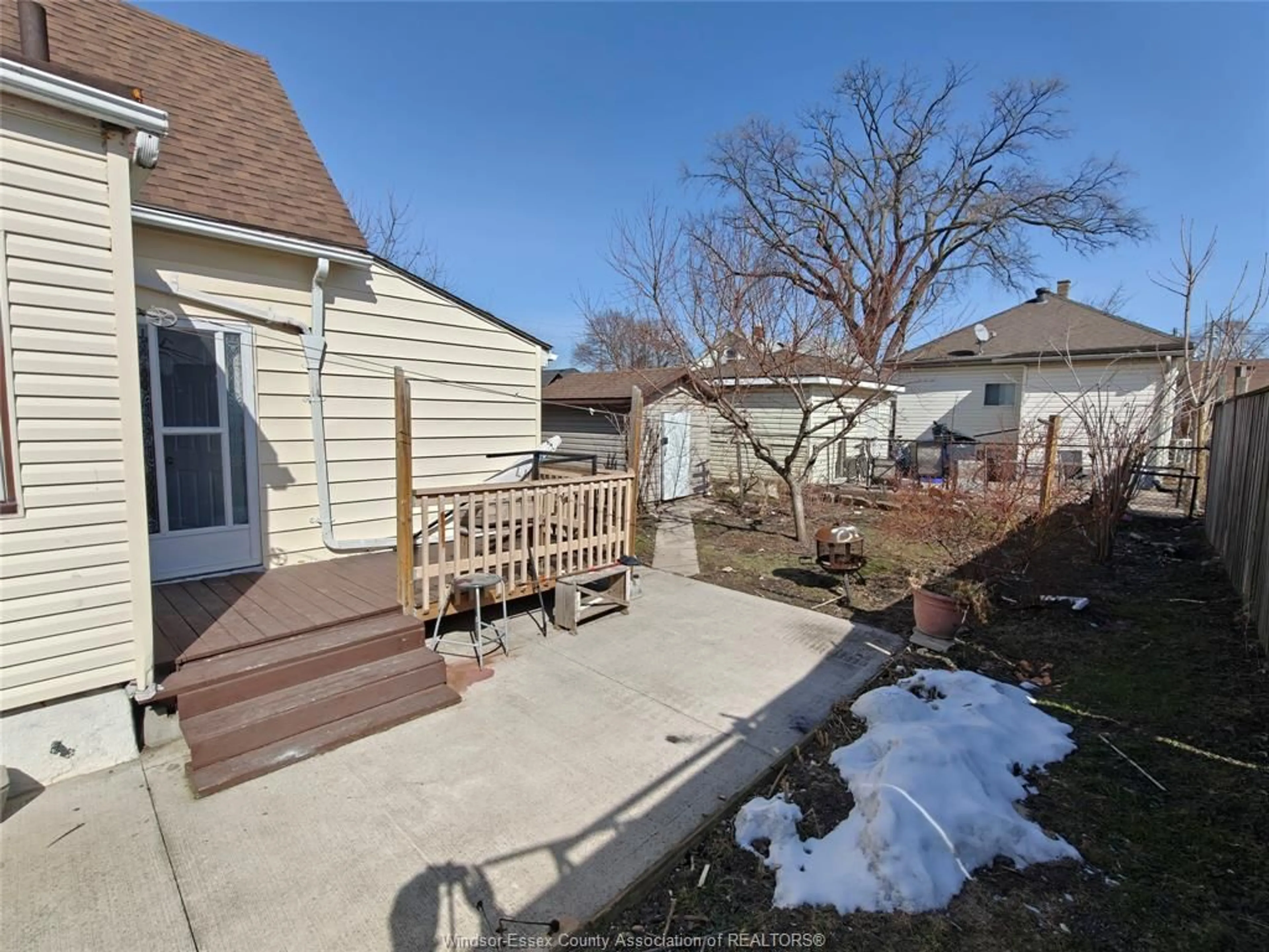 Patio, street for 920 LILLIAN, Windsor Ontario N9A 1V5