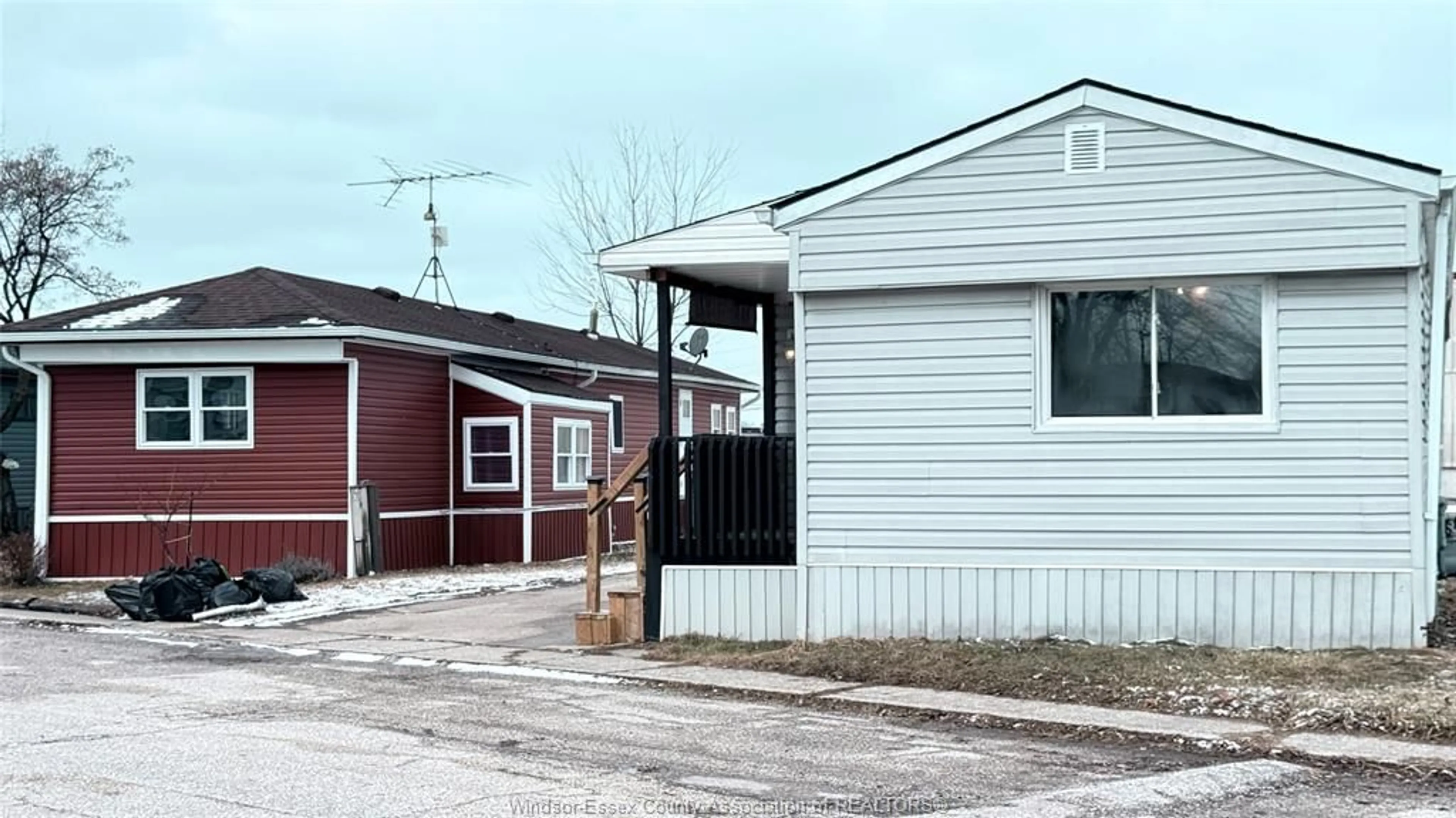 Unknown for 32 WILDER Dr, Lakeshore Ontario N8N 2S2