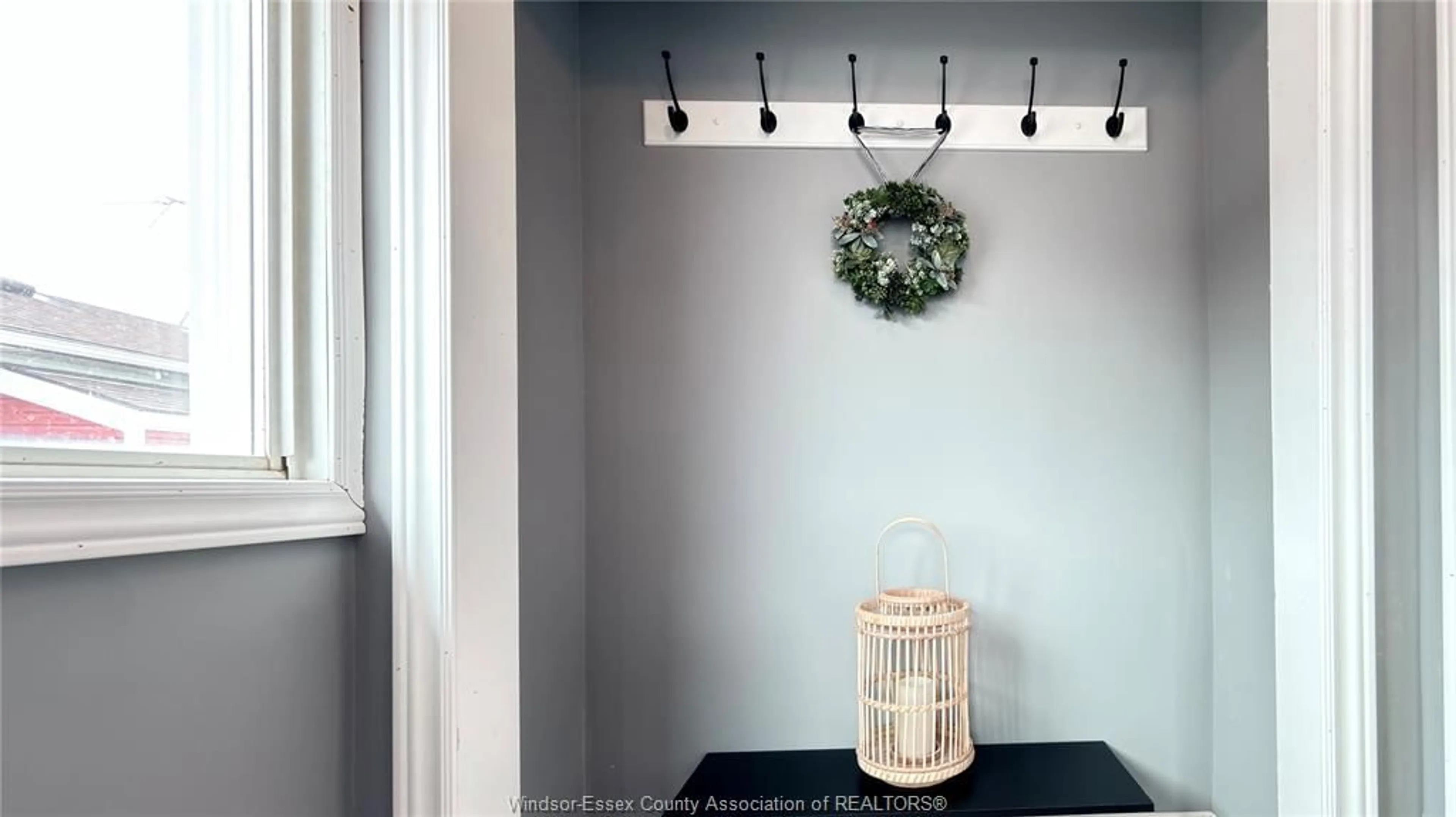 Indoor entryway for 32 WILDER Dr, Lakeshore Ontario N8N 2S2