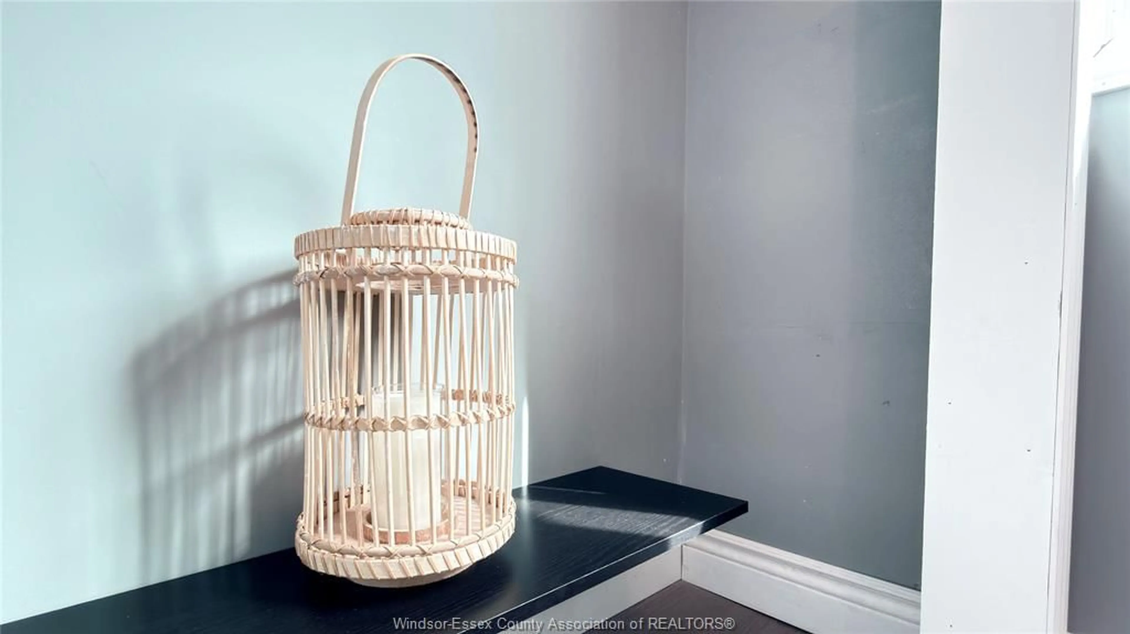 Indoor entryway for 32 WILDER Dr, Lakeshore Ontario N8N 2S2