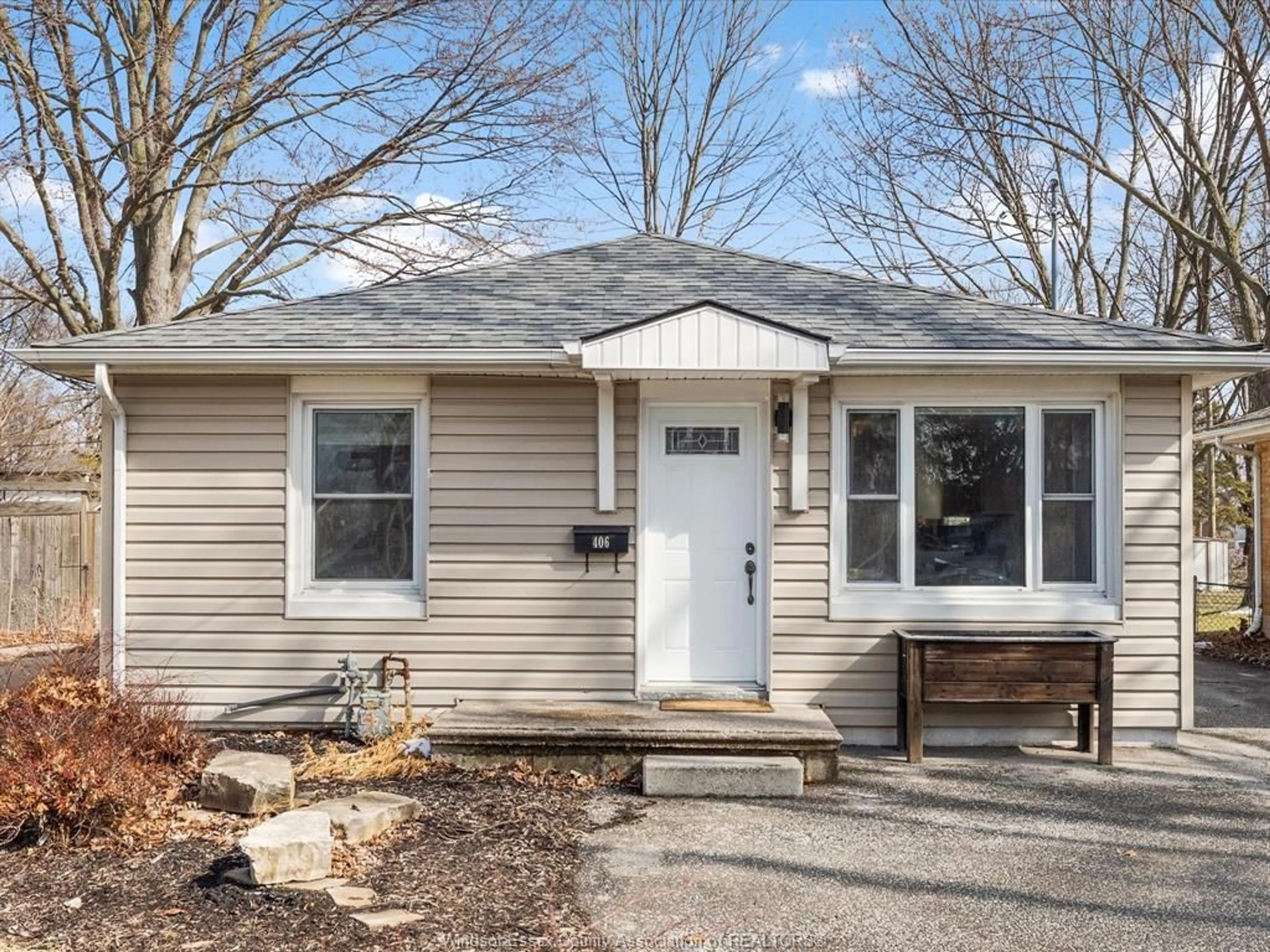 Home with vinyl exterior material, street for 406 LESPERANCE Rd, Tecumseh Ontario N8N 1W4