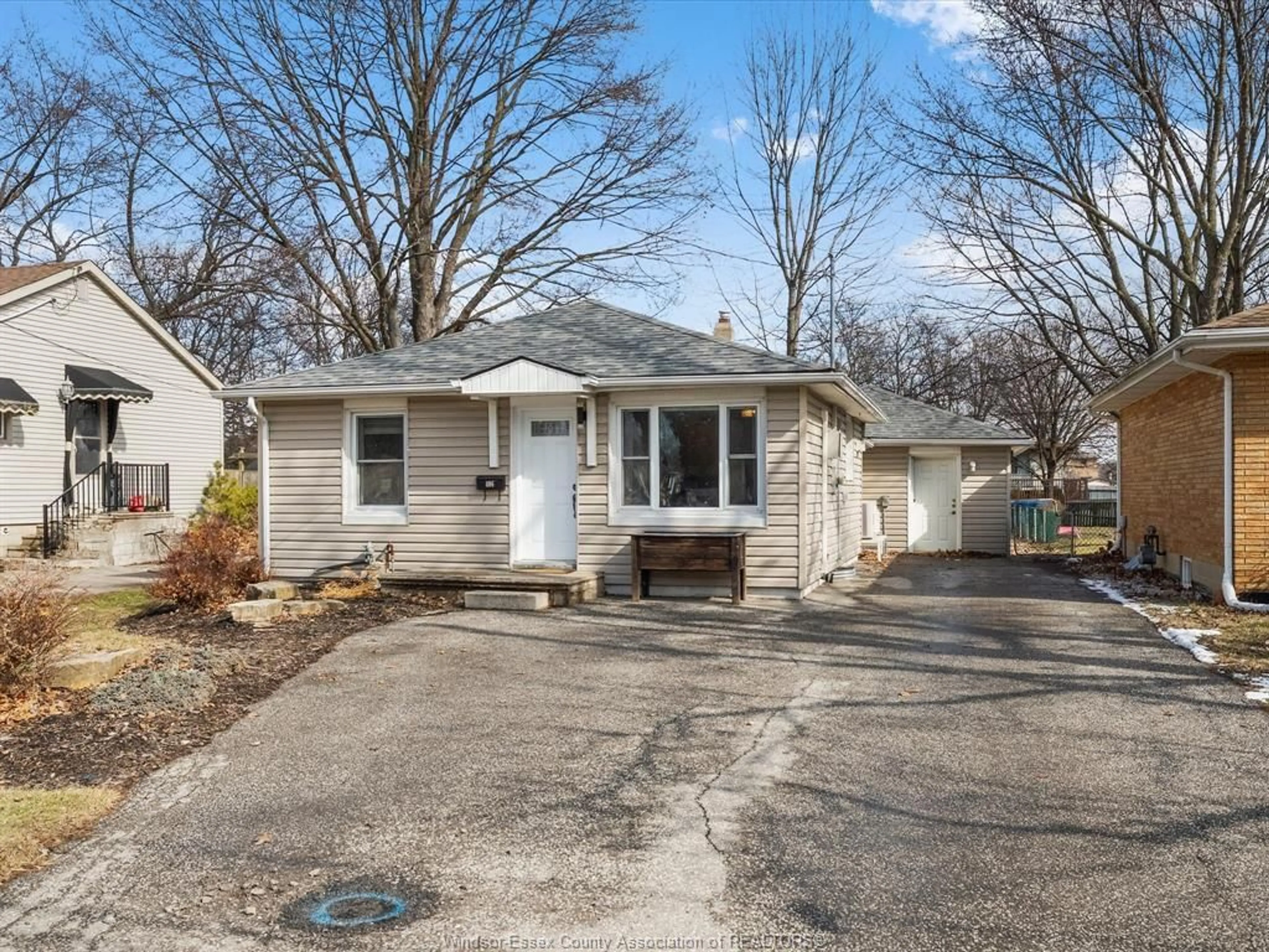 Home with vinyl exterior material, street for 406 LESPERANCE Rd, Tecumseh Ontario N8N 1W4