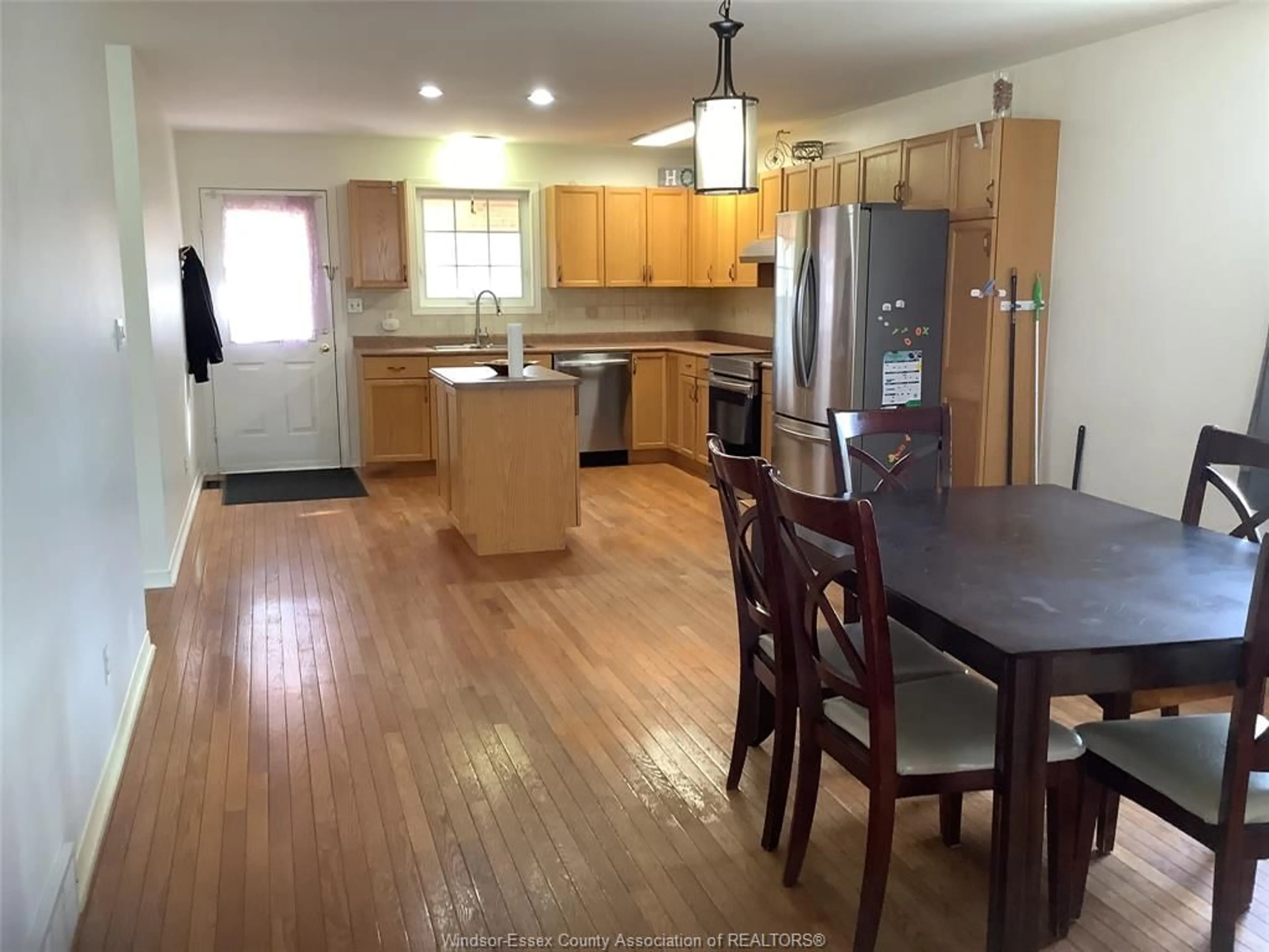 Open concept kitchen, wood/laminate floor for 342 THORN RIDGE Cres, Amherstburg Ontario N9V 3X4