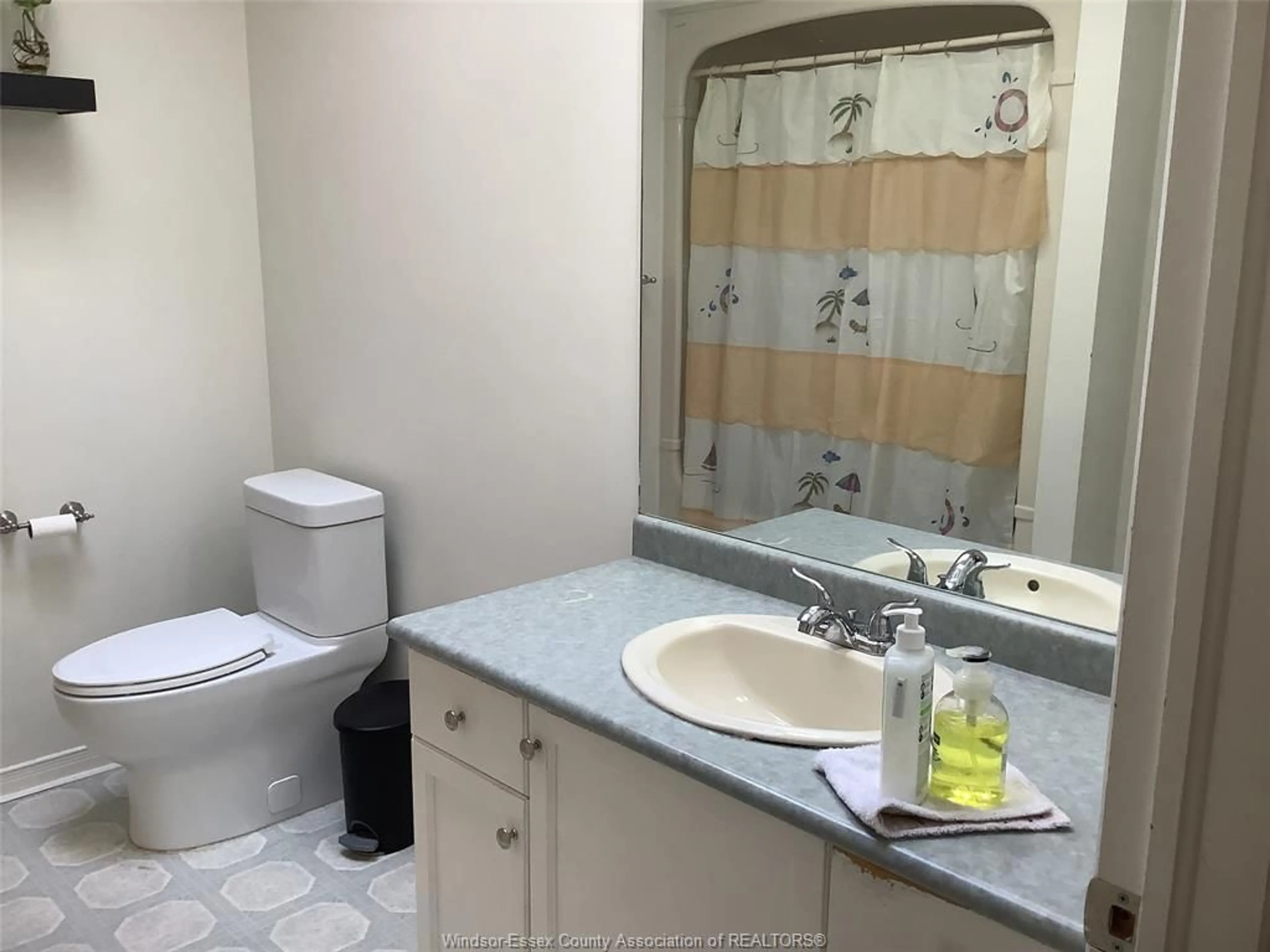 Standard bathroom, ceramic/tile floor for 342 THORN RIDGE Cres, Amherstburg Ontario N9V 3X4