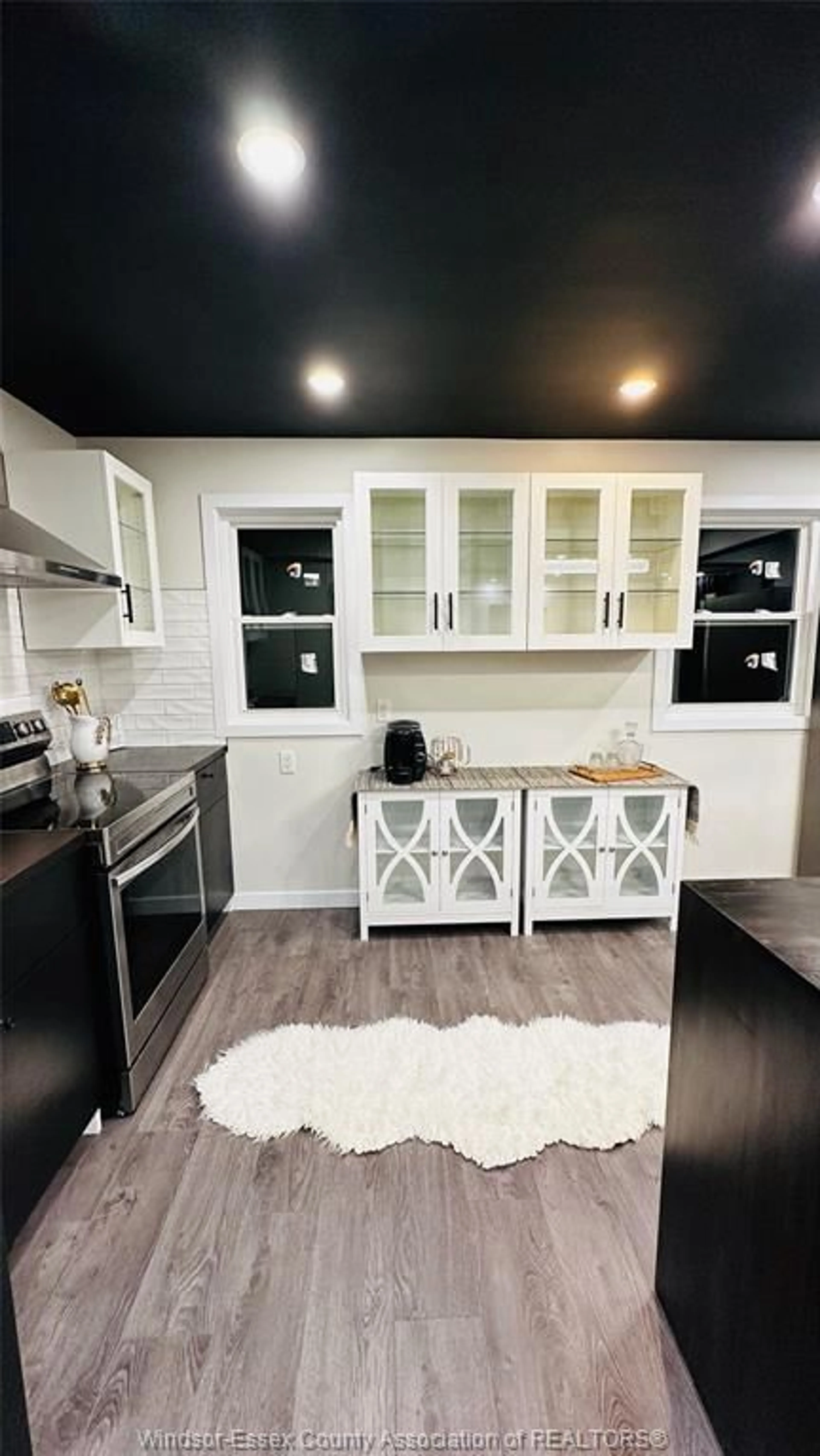 Open concept kitchen, ceramic/tile floor for 3519 TECUMSEH Rd, Windsor Ontario N9C 2B6