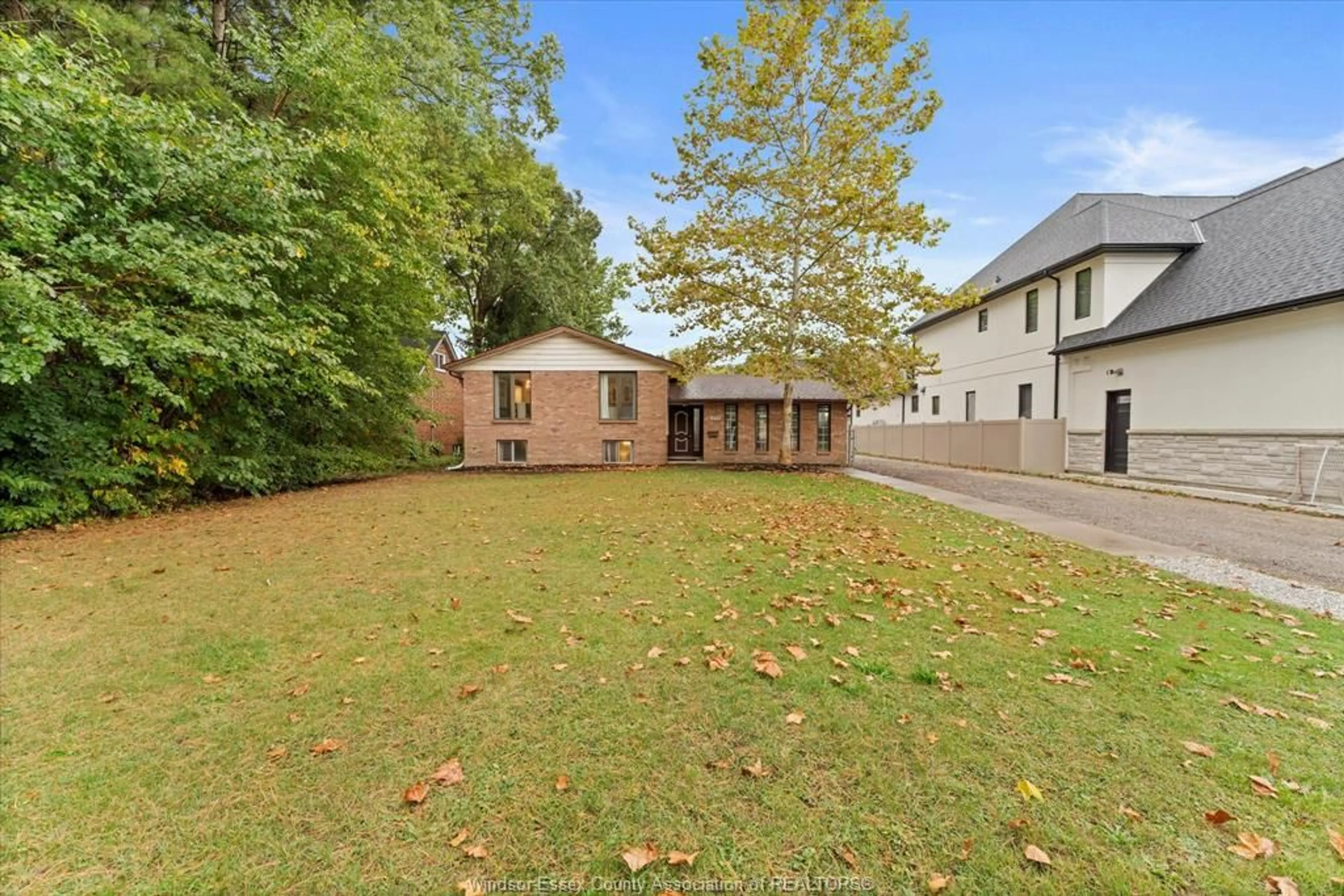 A pic from outside/outdoor area/front of a property/back of a property/a pic from drone, unknown for 1222 REAUME Rd, LaSalle Ontario N9J 1C1