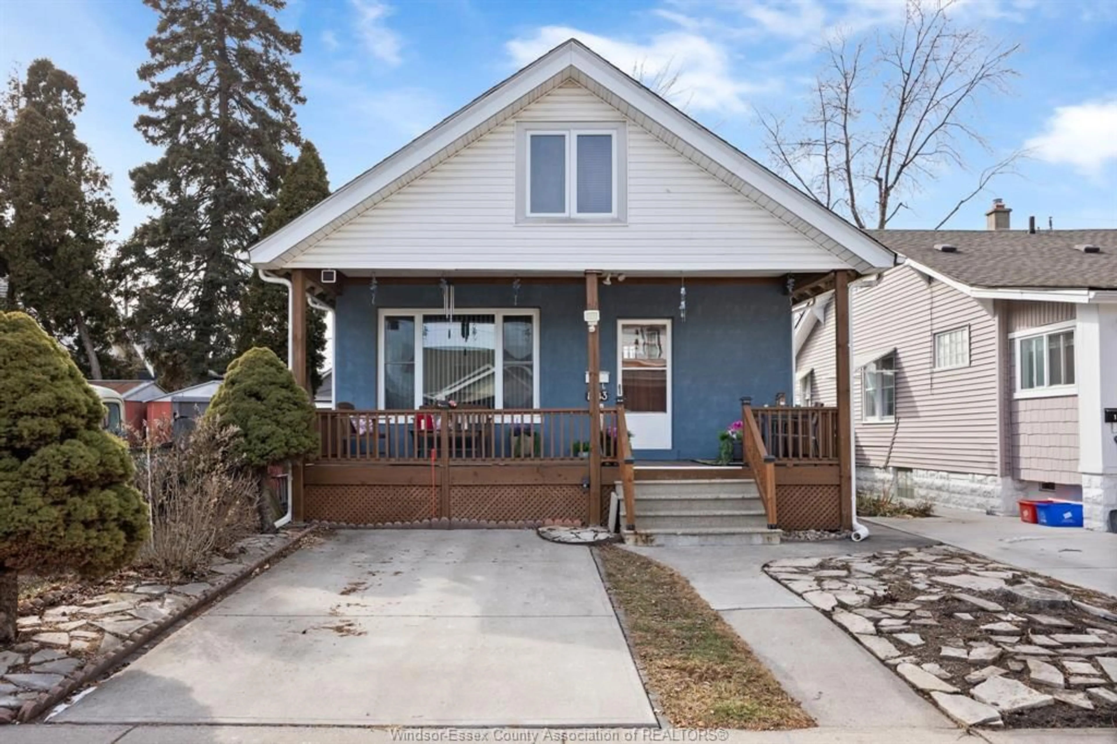 Home with vinyl exterior material, street for 1483 LILLIAN, Windsor Ontario N8X 4A7